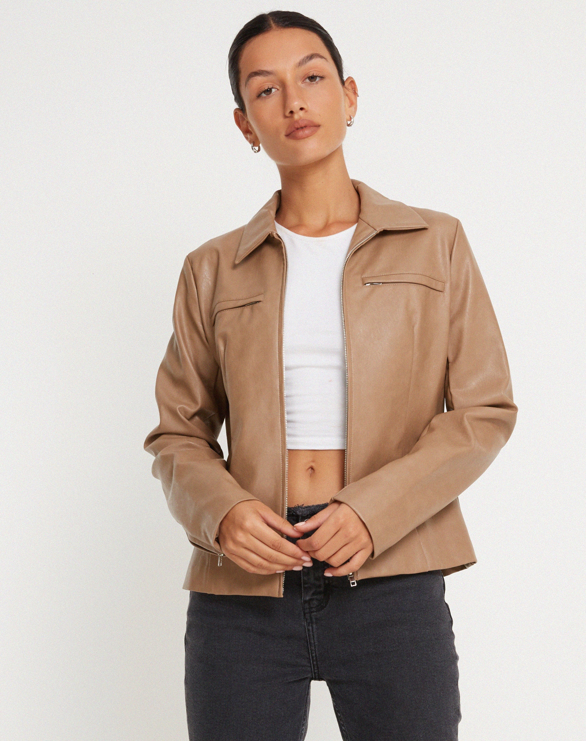 Abbildung der Jaga Jacke in PU Tan