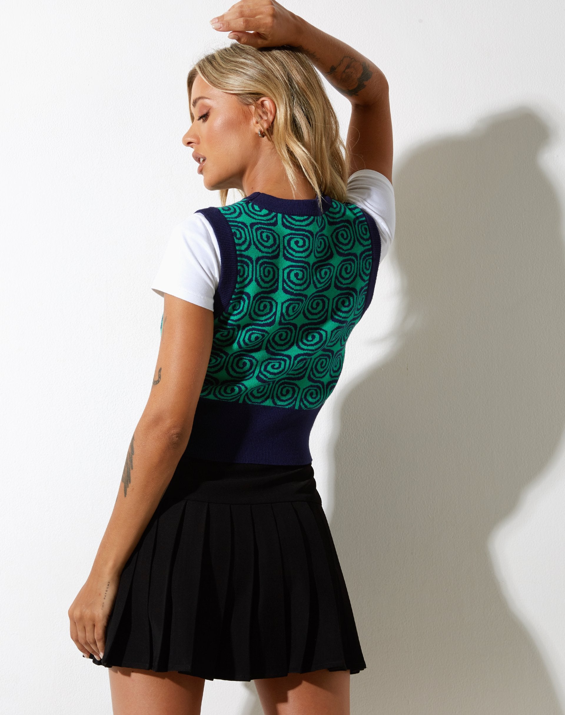 Bild von Jaya Sweater Vest in Swirl Grün und Blau