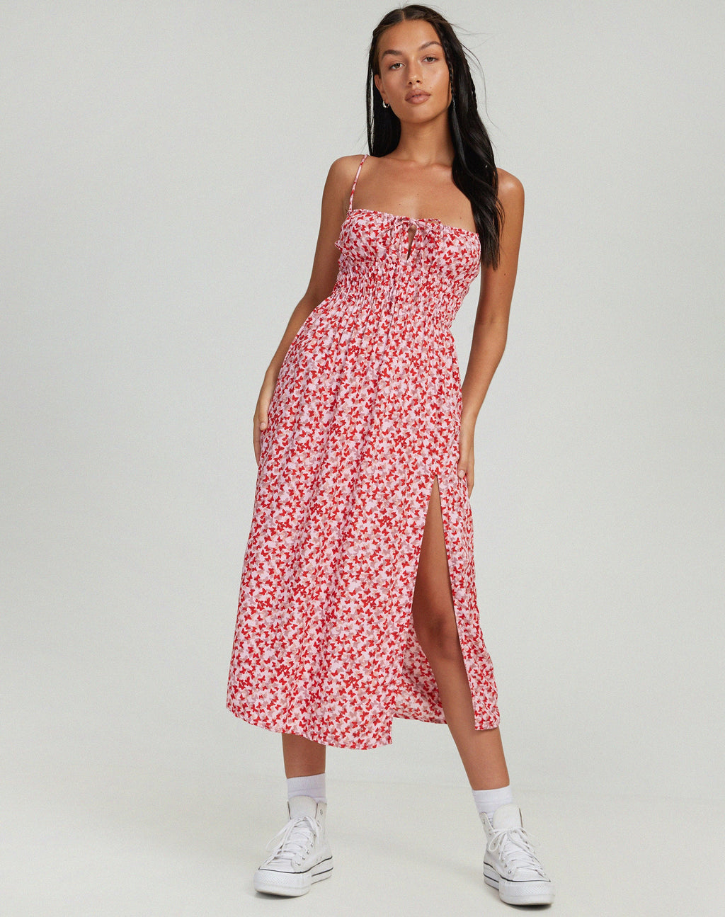 Jeyro Midikleid in Ditsy Butterfly Pfirsich und Rot