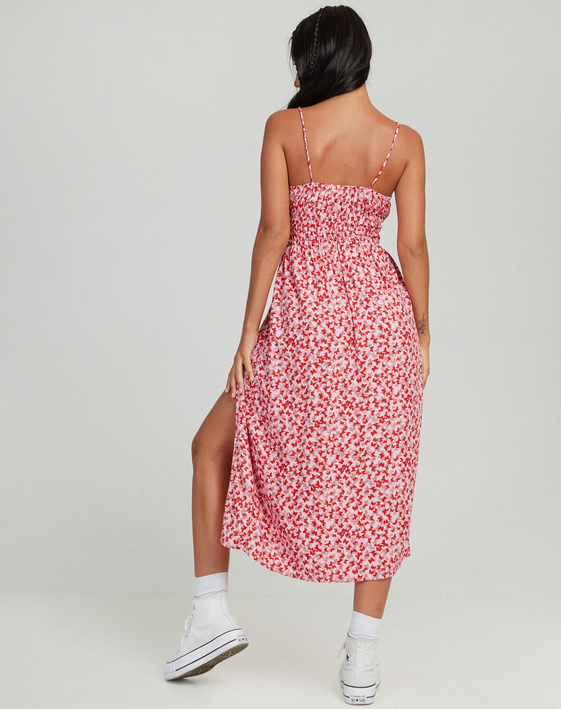 Bild von Jeyro Midikleid in Ditsy Butterfly Pfirsich und Rot