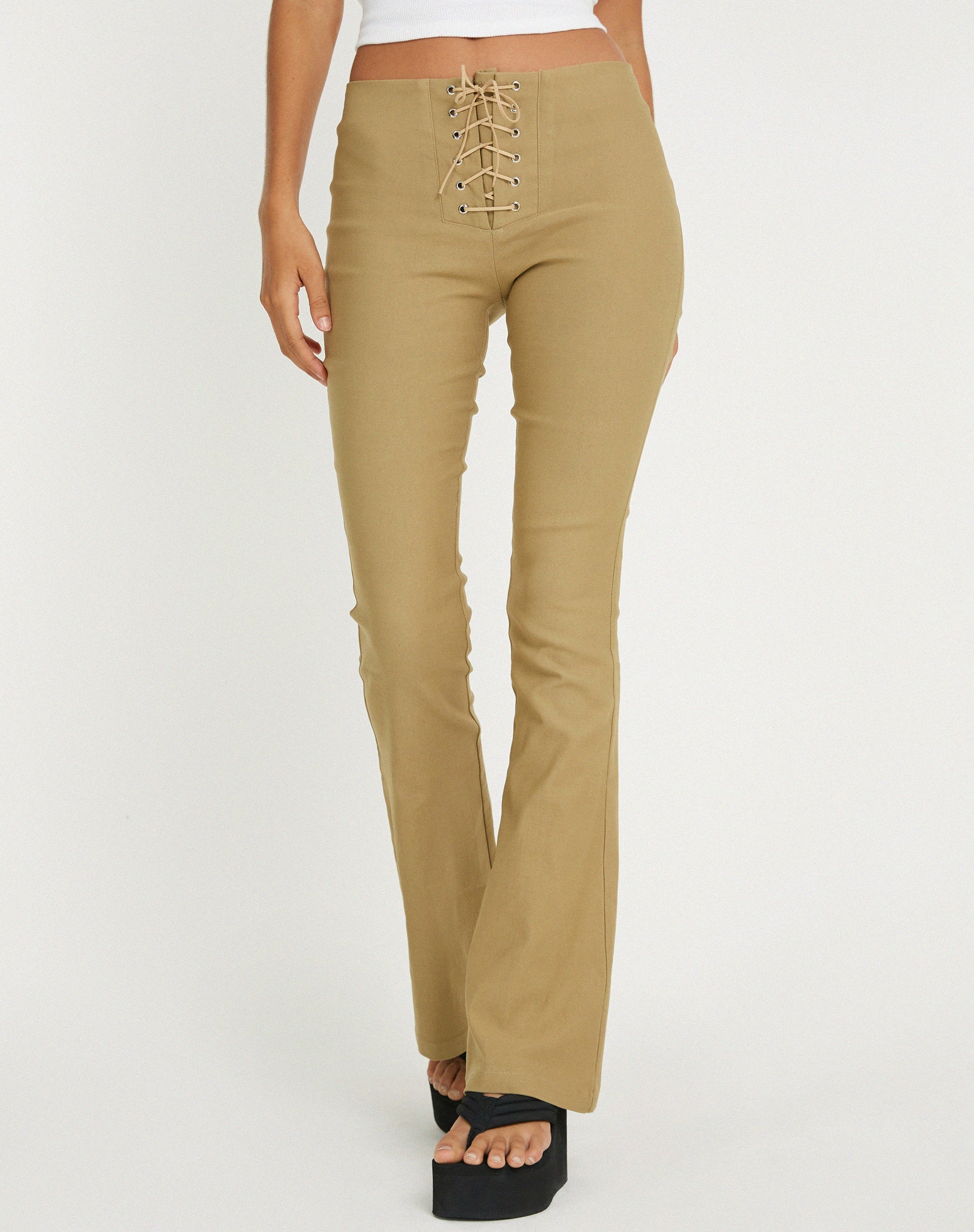 Abbildung der Joyo Flare Trouser in Sand