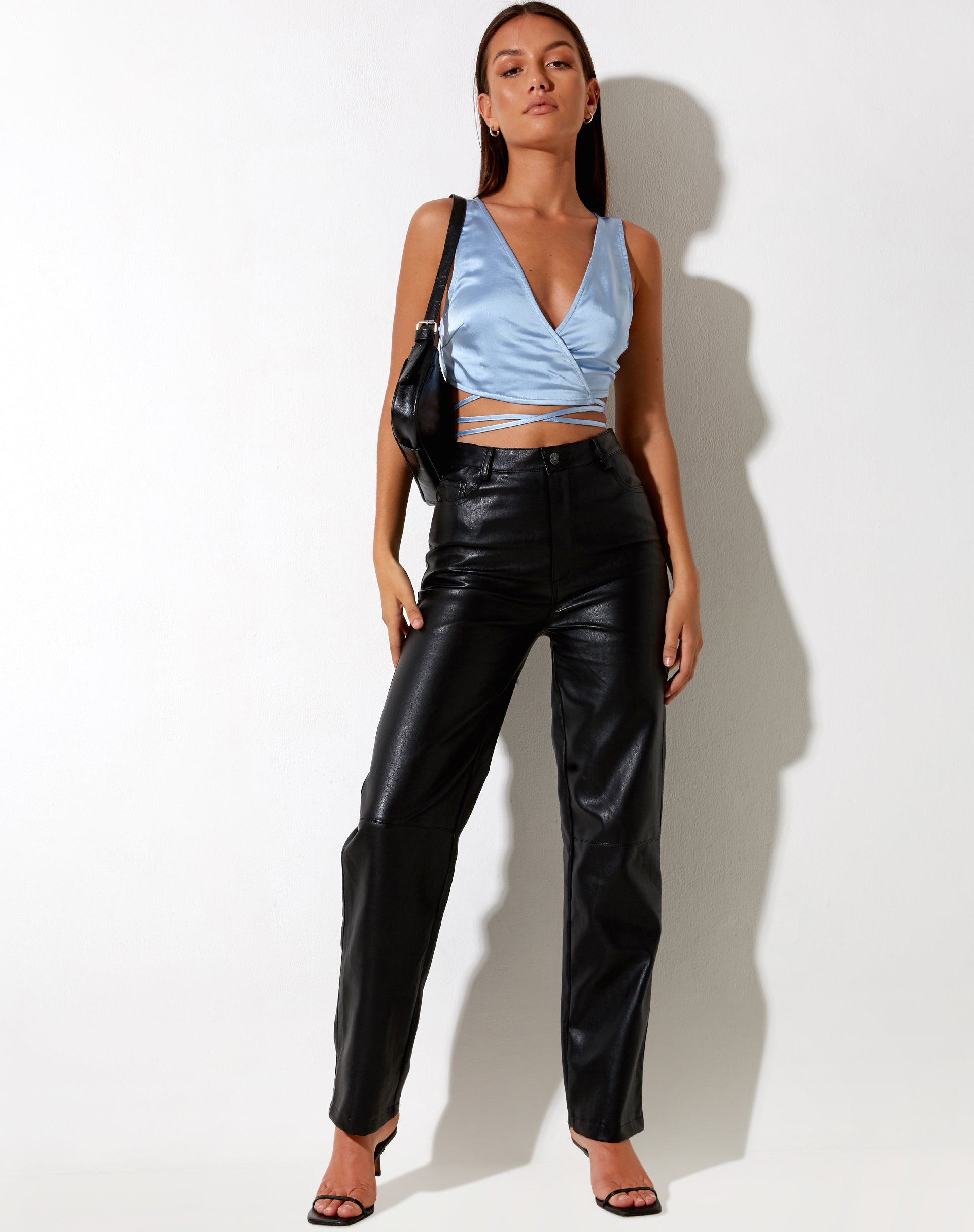 Image of Liliah Crop Top aus Satin Tageslichtblau
