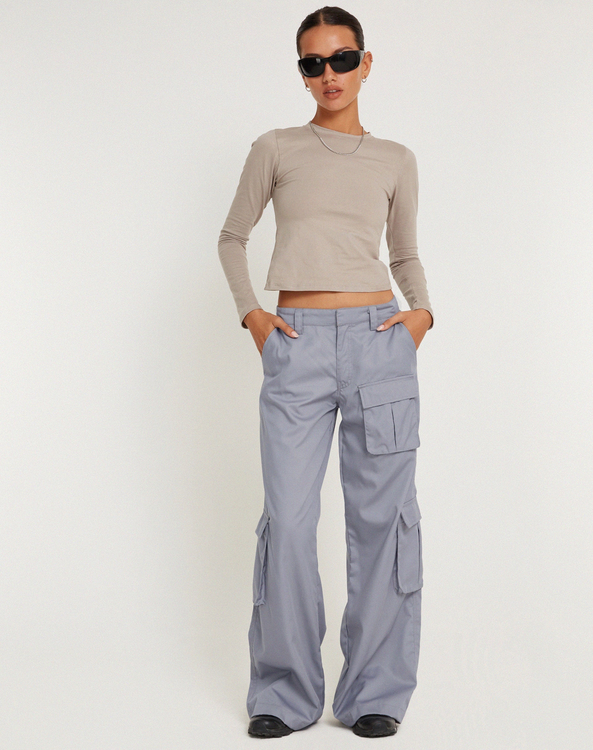 Abbildung der Lovis Low Rise Cargohose in Grau