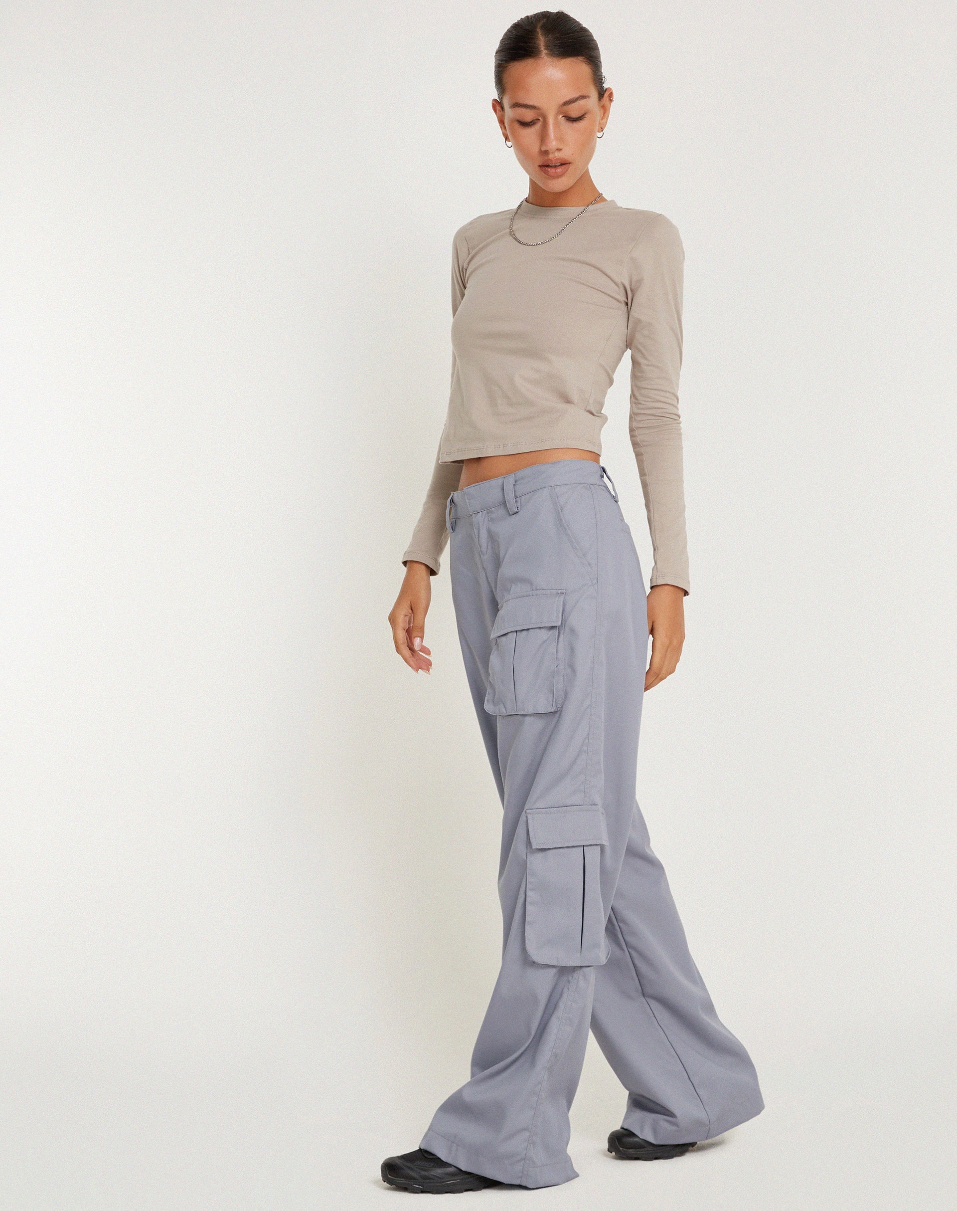 Abbildung der Lovis Low Rise Cargohose in Grau