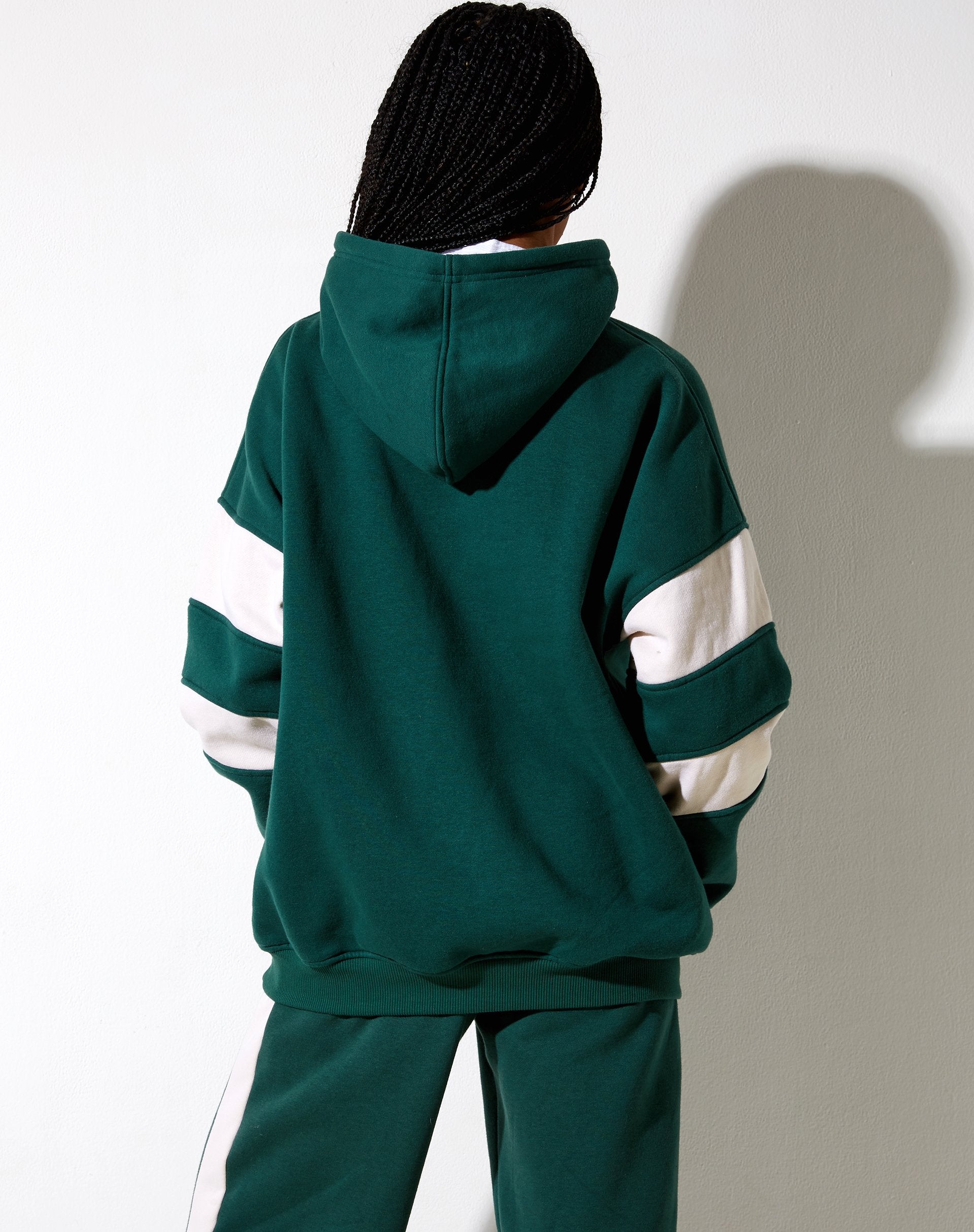 Image of Mora Hoodie in Waldgrün und Winterweiß Sporting Club Mix Embro