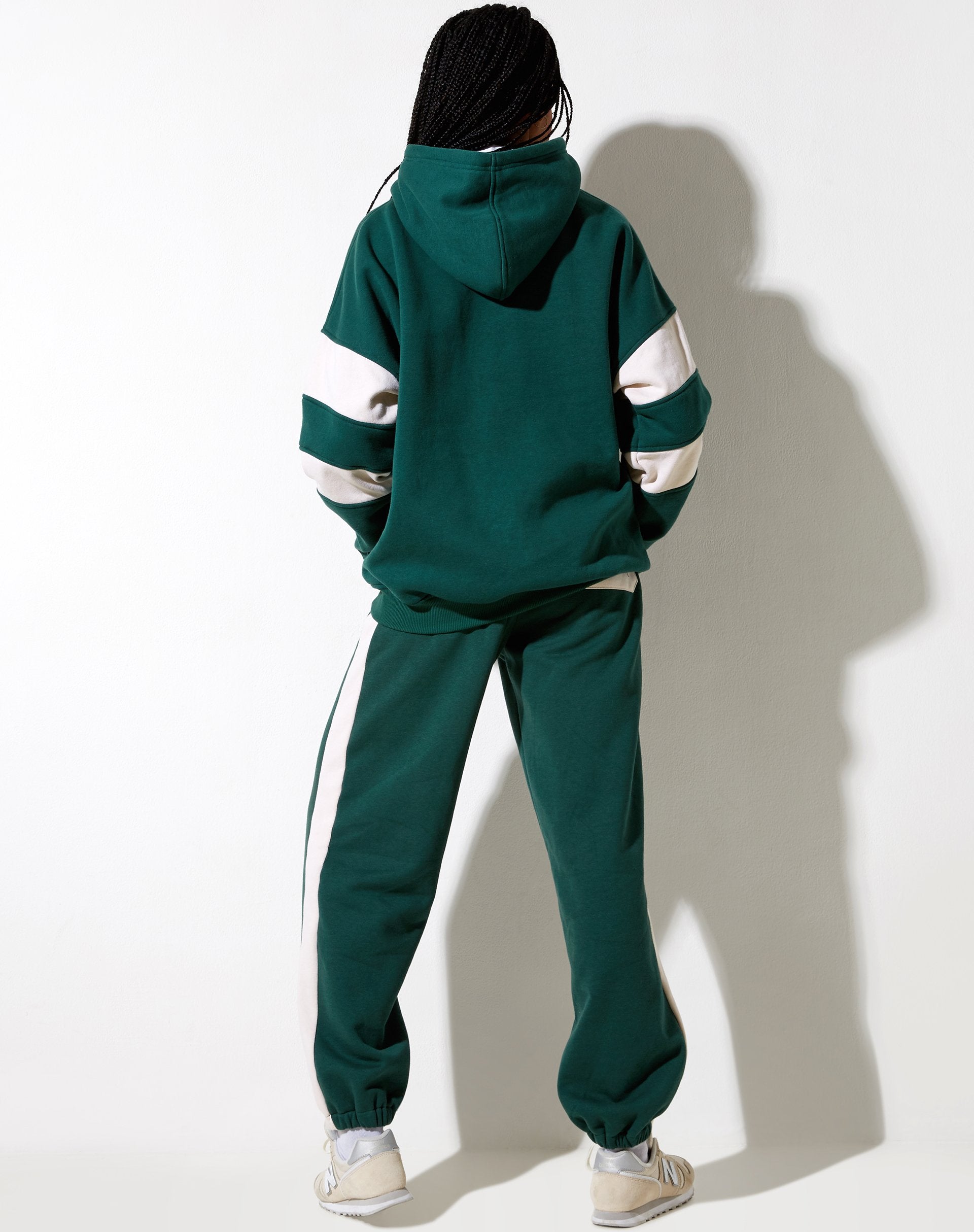 Image of Mora Hoodie in Waldgrün und Winterweiß Sporting Club Mix Embro