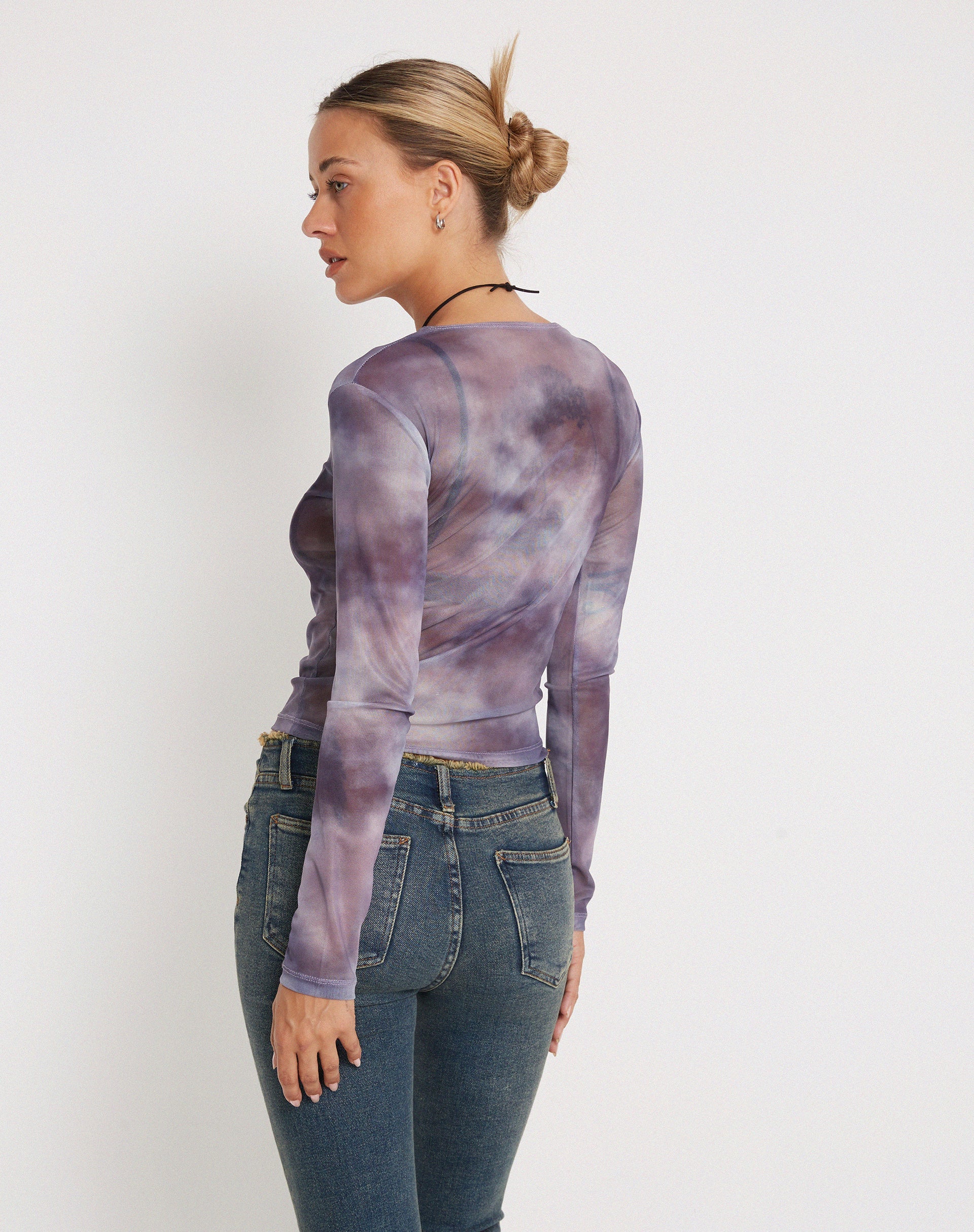 image of Narita Langärmeliges Mesh Crop Top in Smokey Gradients Lila