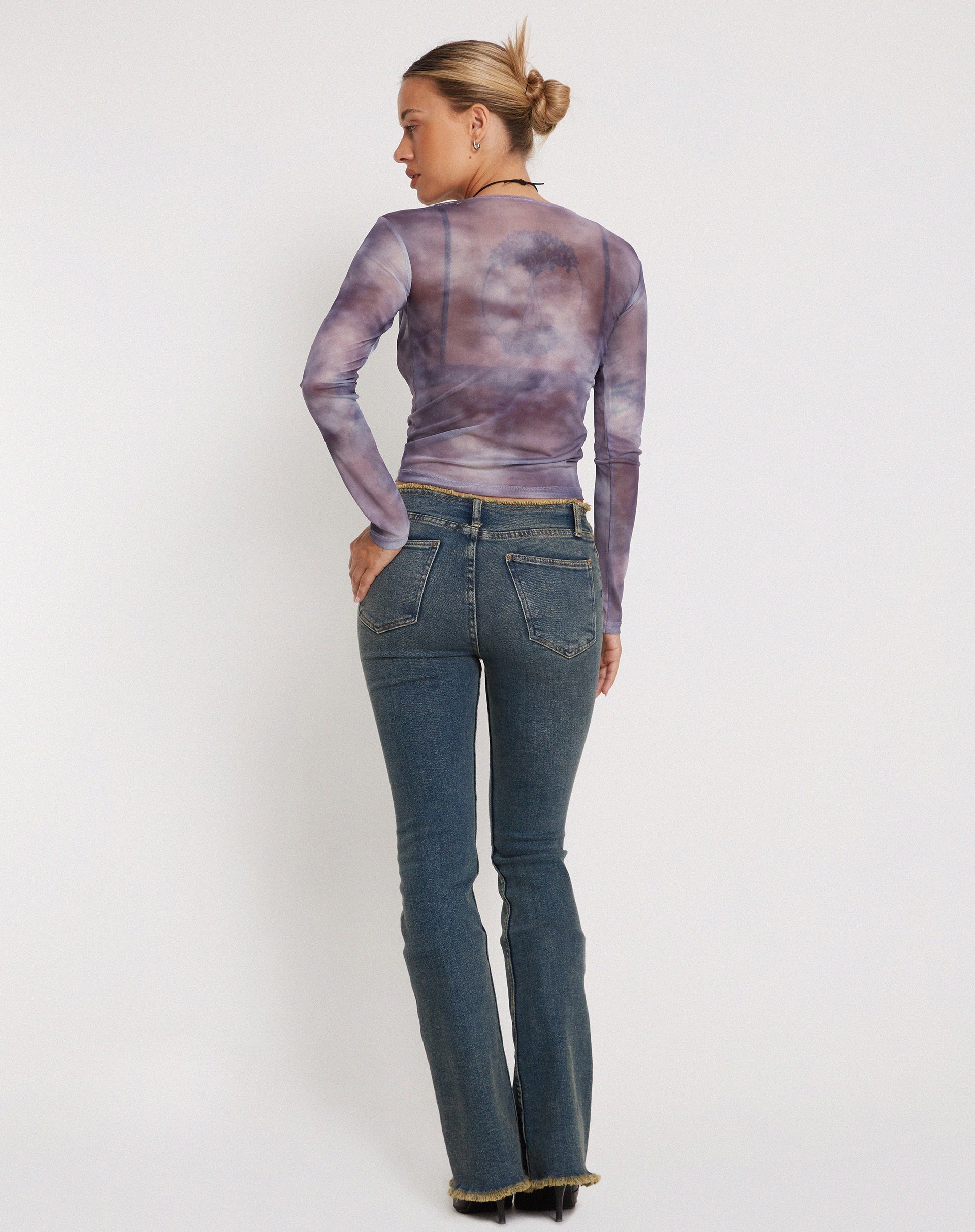 image of Narita Langärmeliges Mesh Crop Top in Smokey Gradients Lila