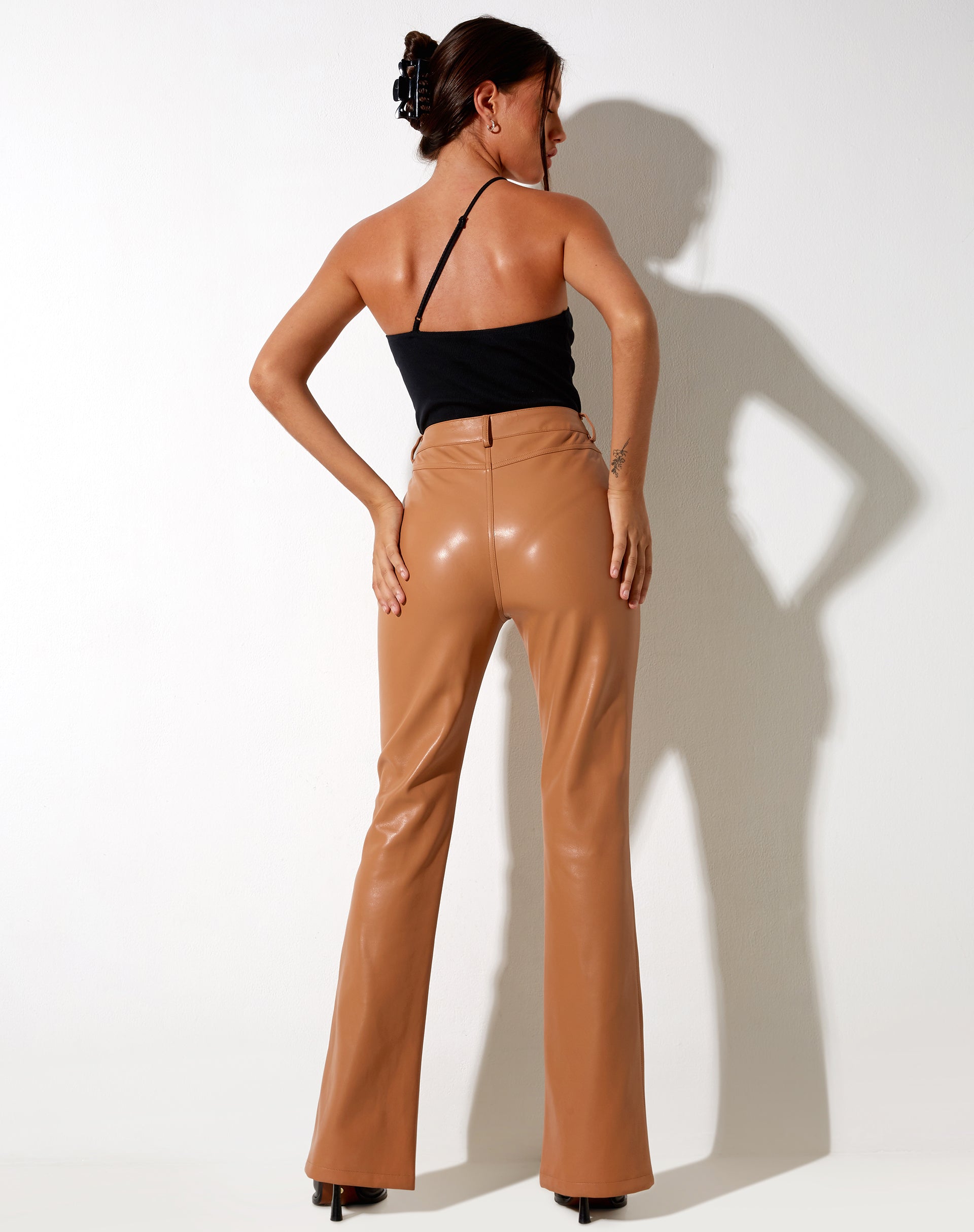 Bild von Zoven Flare Hose in PU Peachy Tan