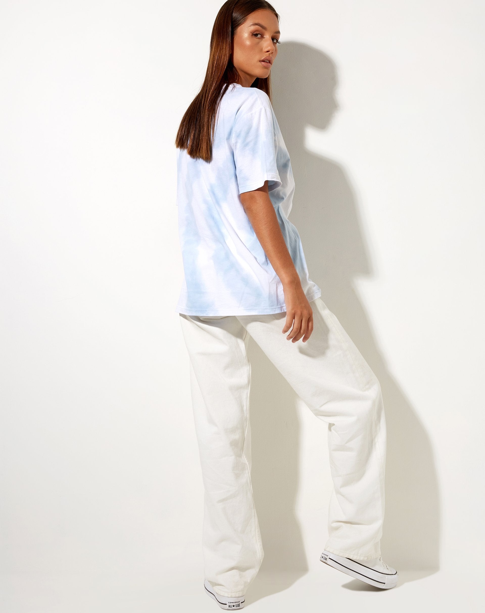 Bild von Oversize Basic Tee in Blau und Weiß Swirl Tie Dye