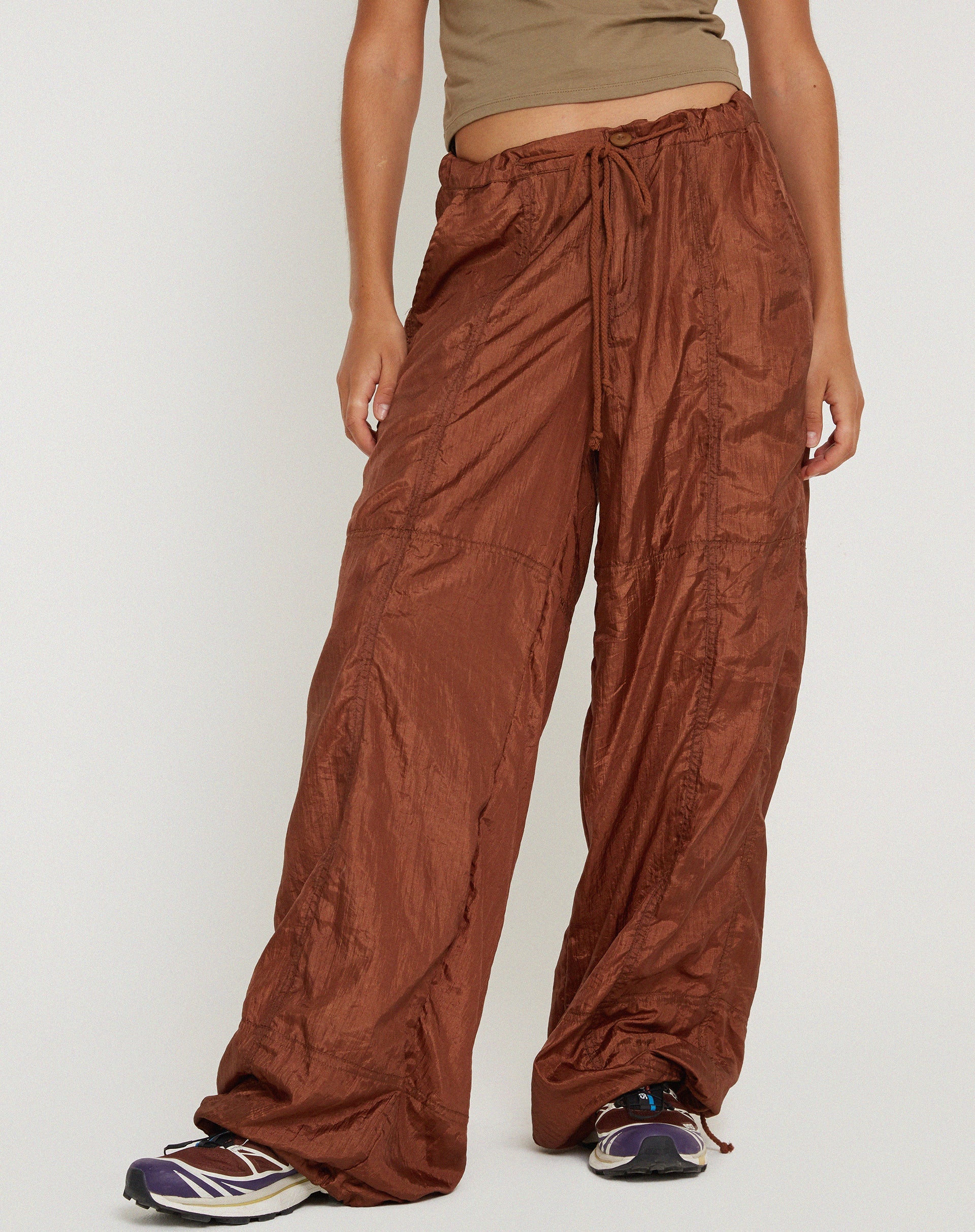 Abbildung der Phil Trouser in Parachute Brown