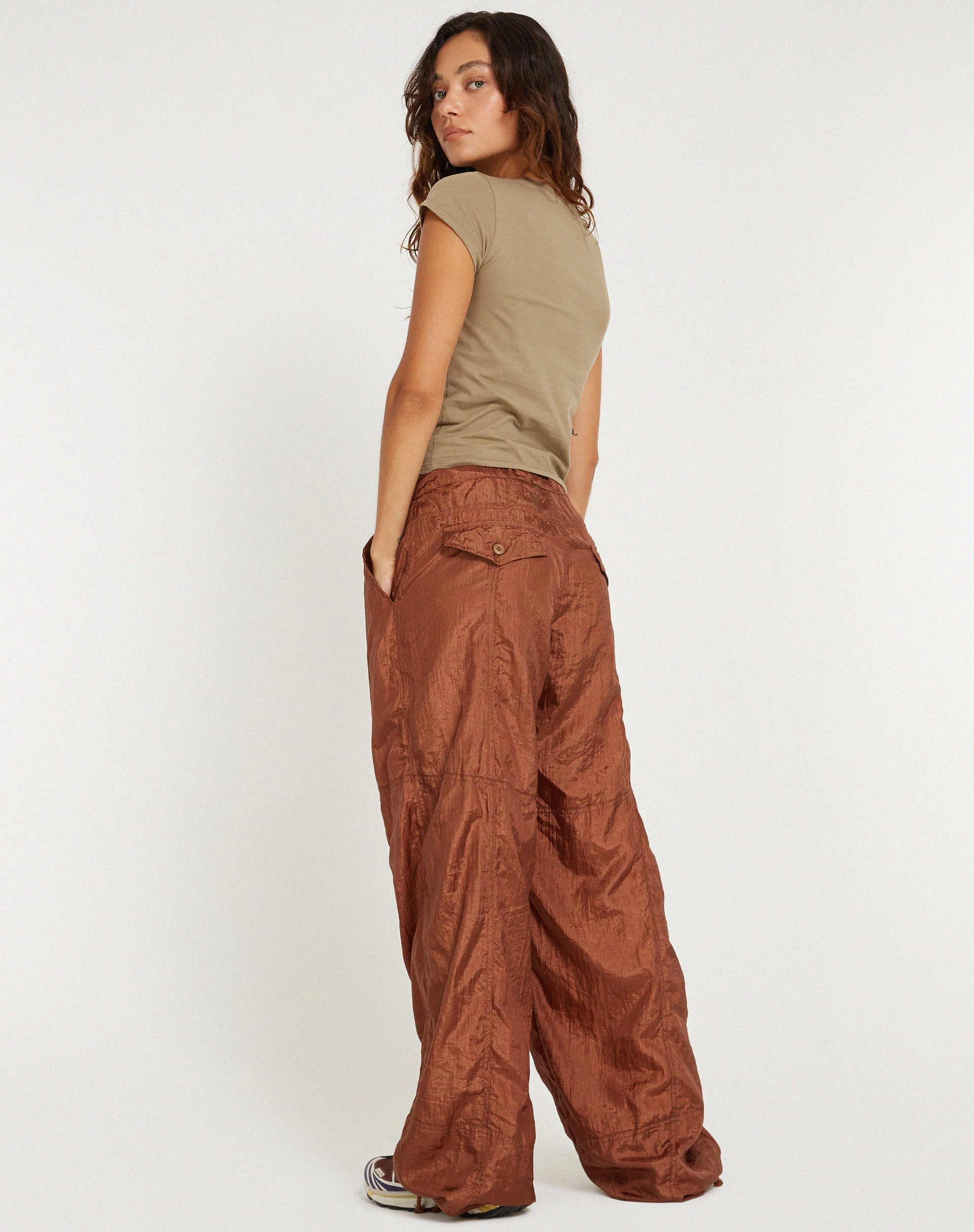 Abbildung der Phil Trouser in Parachute Brown