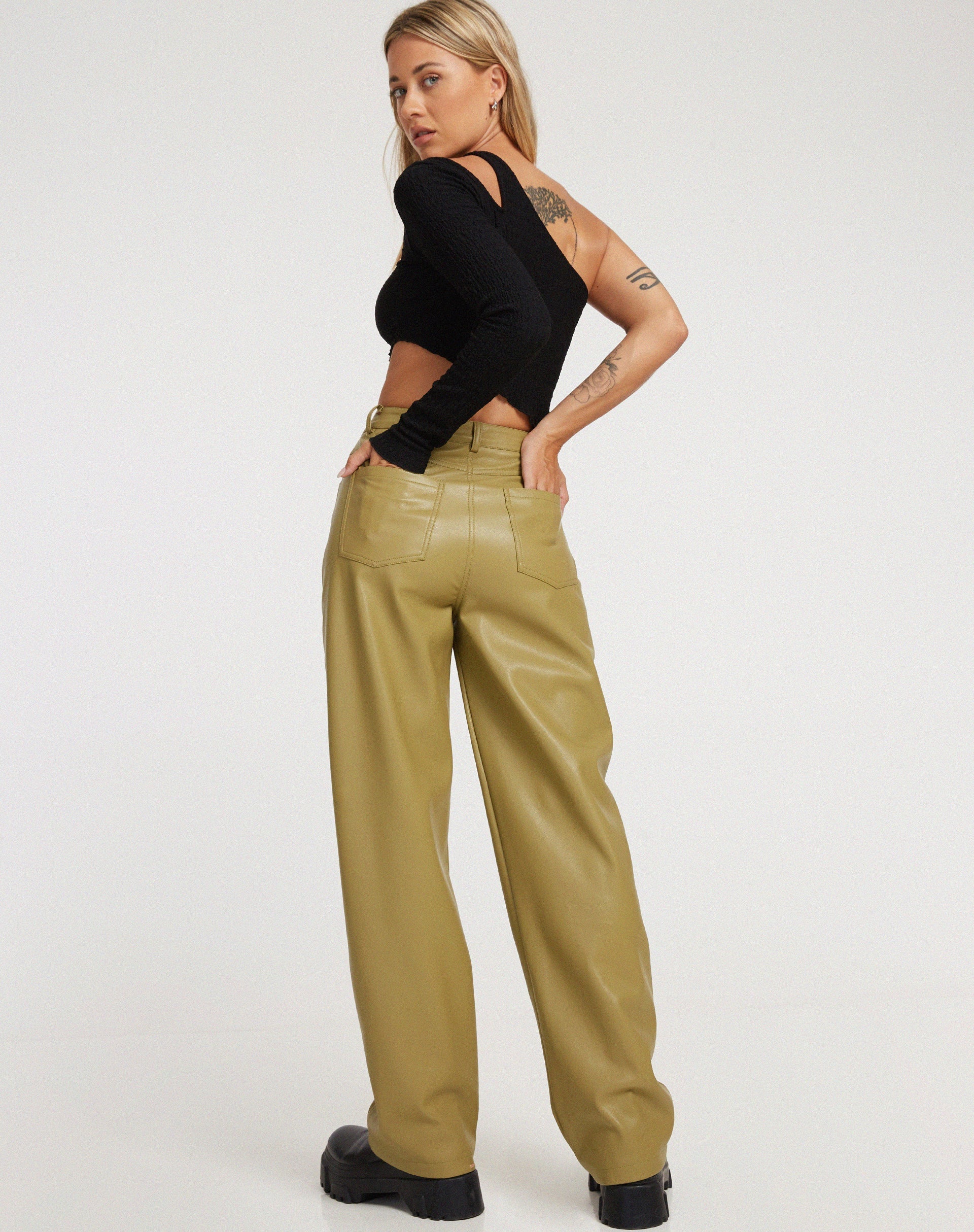 Abbildung der Parallel Trouser in PU Leaf Green