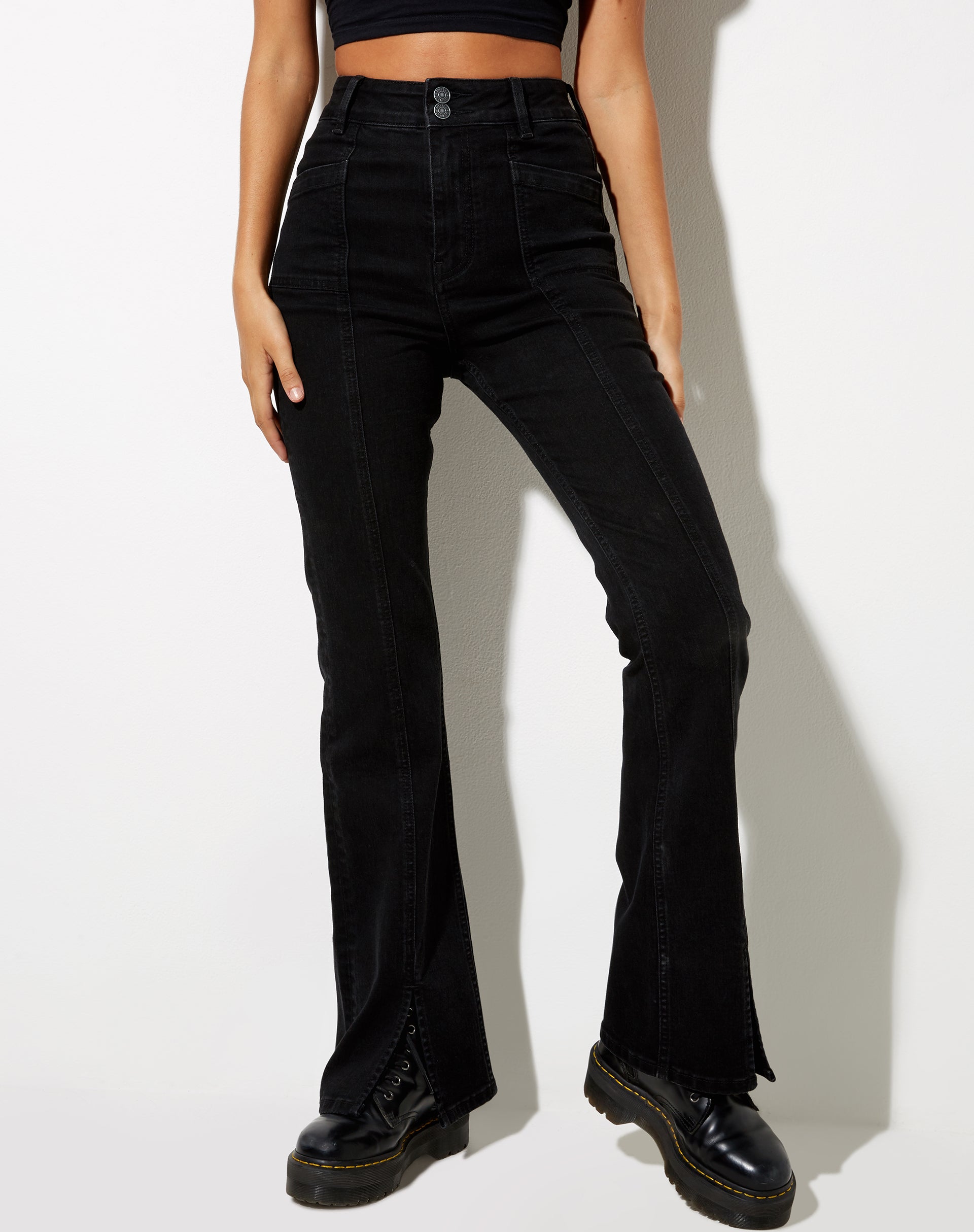 Bild von Seam Split Jeans in schwarzer Waschung