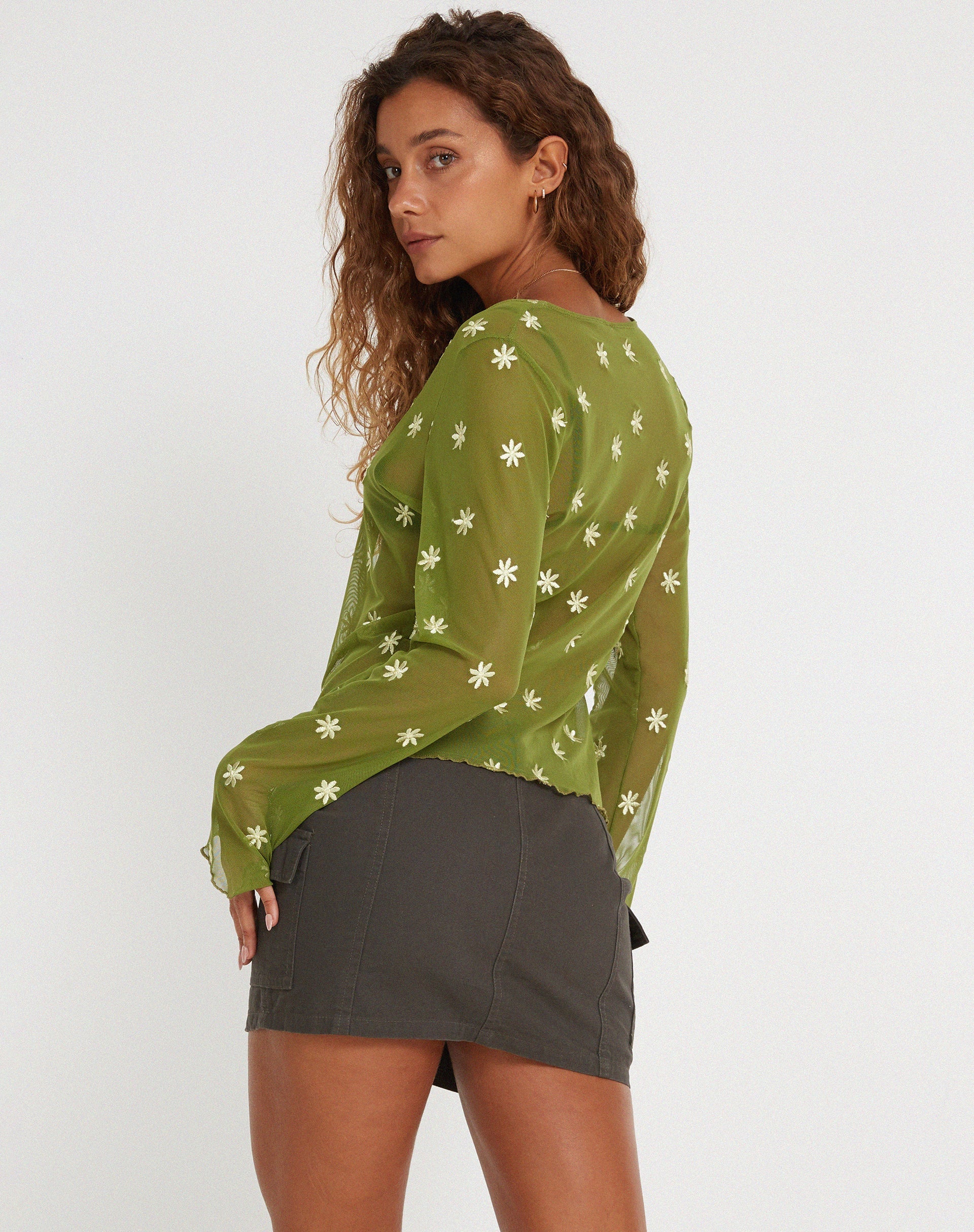 Bild von Sujata Cardi in Moss Green Custard Daisy Embro