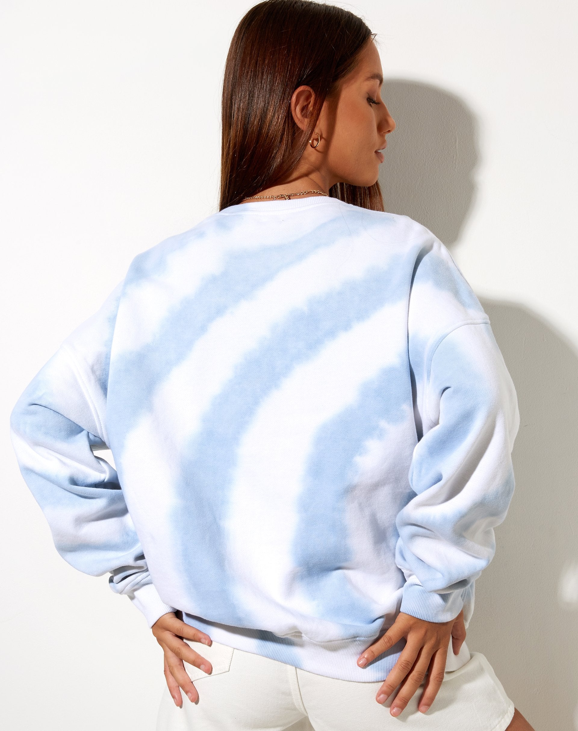 Image of Ted Sweatshirt in Blau und Weiß Swirl Tie Dye