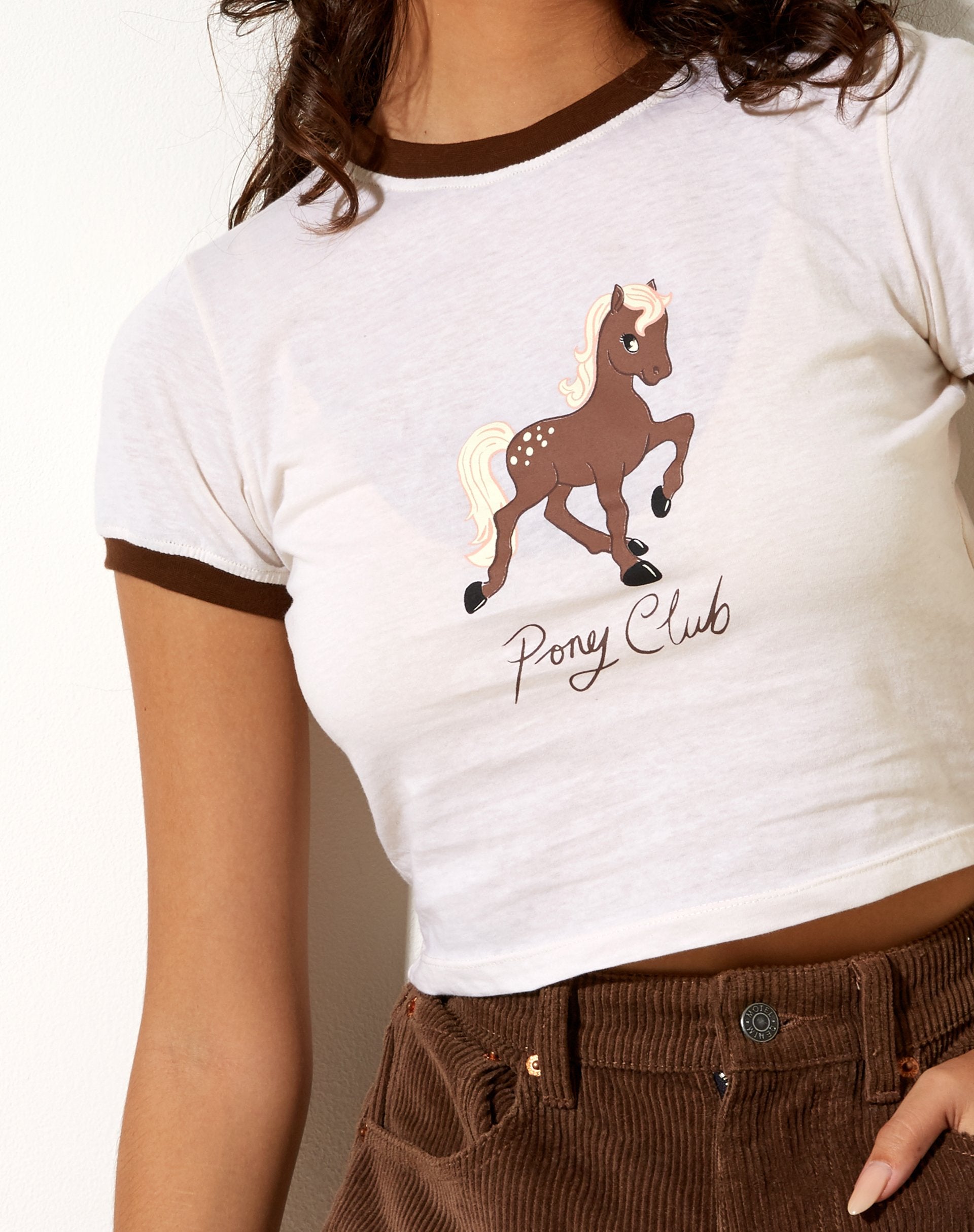 Bild von Ringer Tee in Winter White Bind Cocoa Pony Club