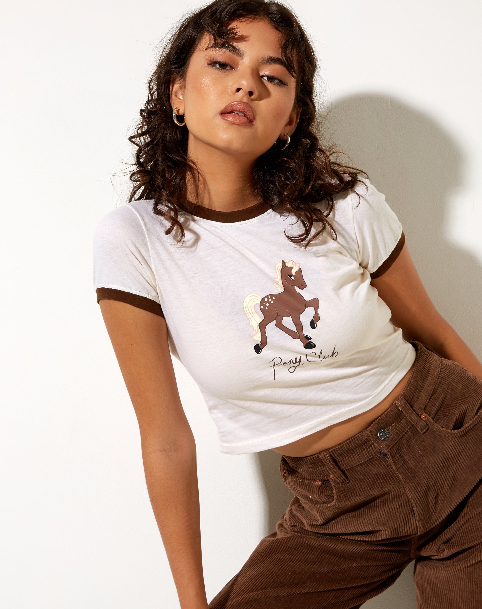 Bild von Ringer Tee in Winter White Bind Cocoa Pony Club