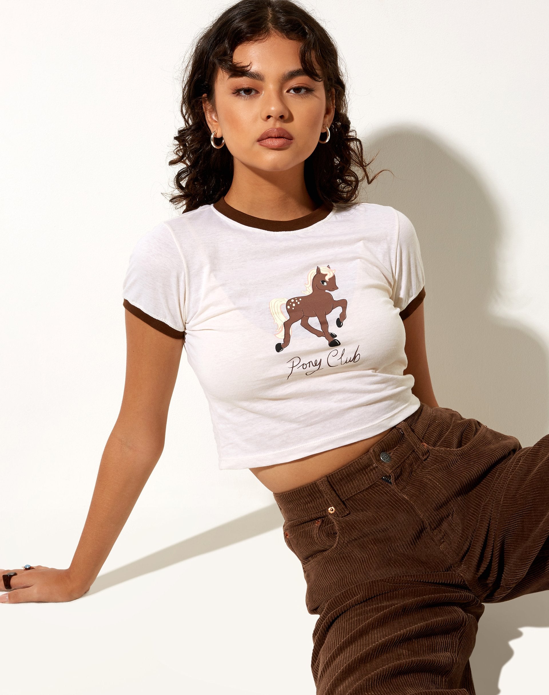 Bild von Ringer Tee in Winter White Bind Cocoa Pony Club