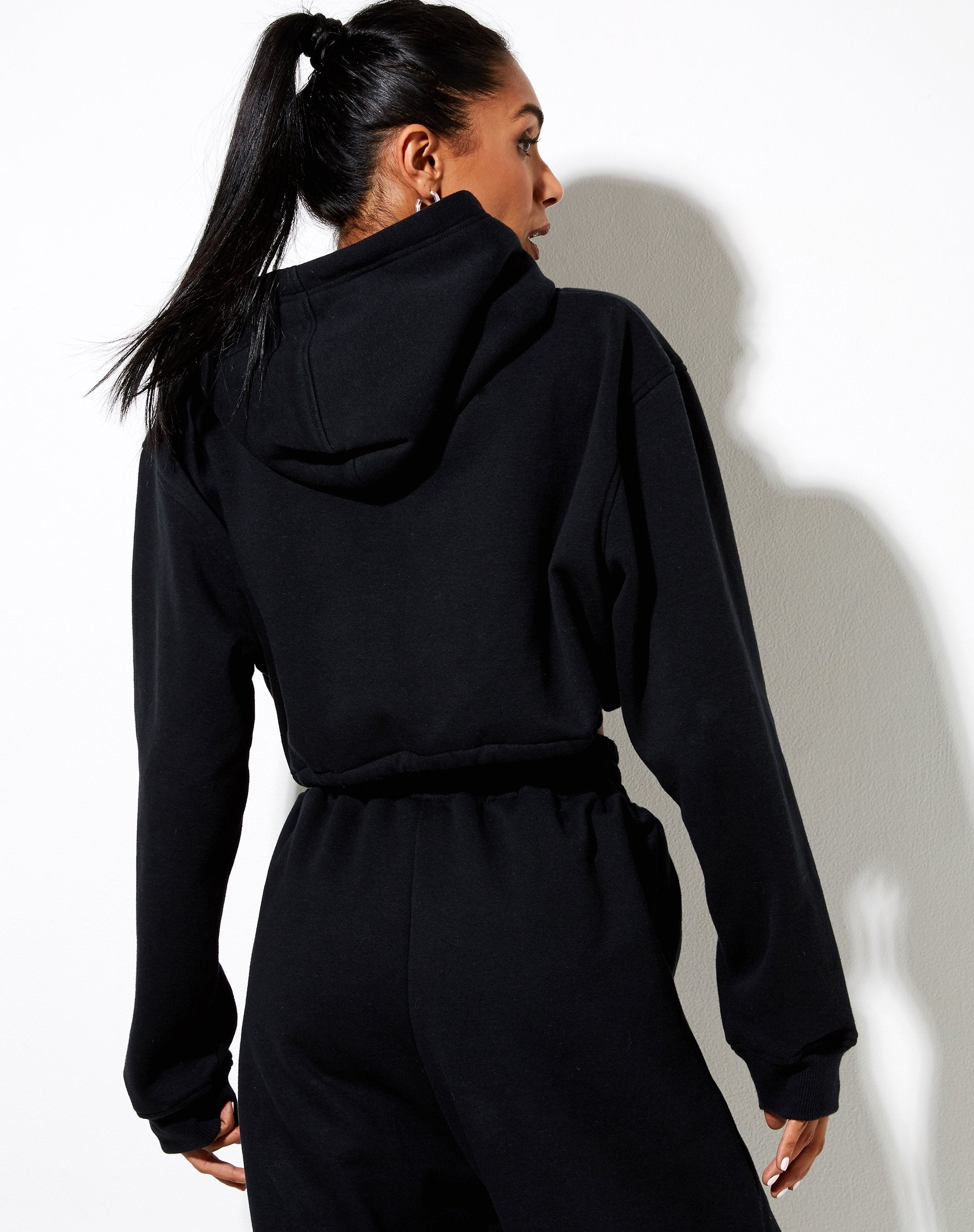 Bild von Caden Hoodie in Schwarz mit weißer Skorpion-Stickerei