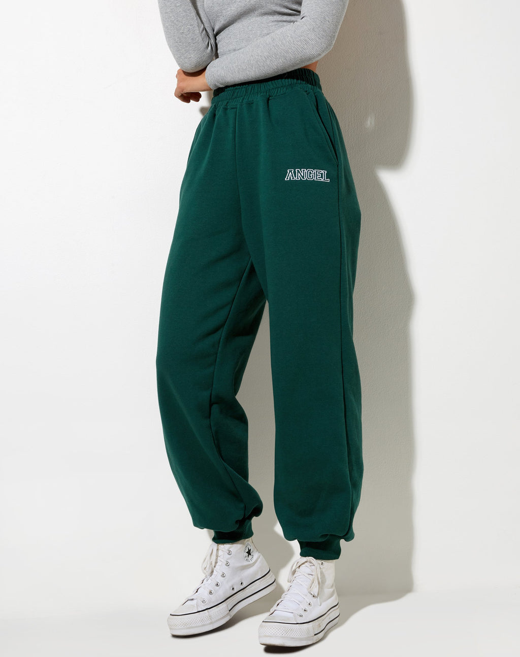 Roider Jogger in Flaschengrün 'Angel' Stickerei in Weiß