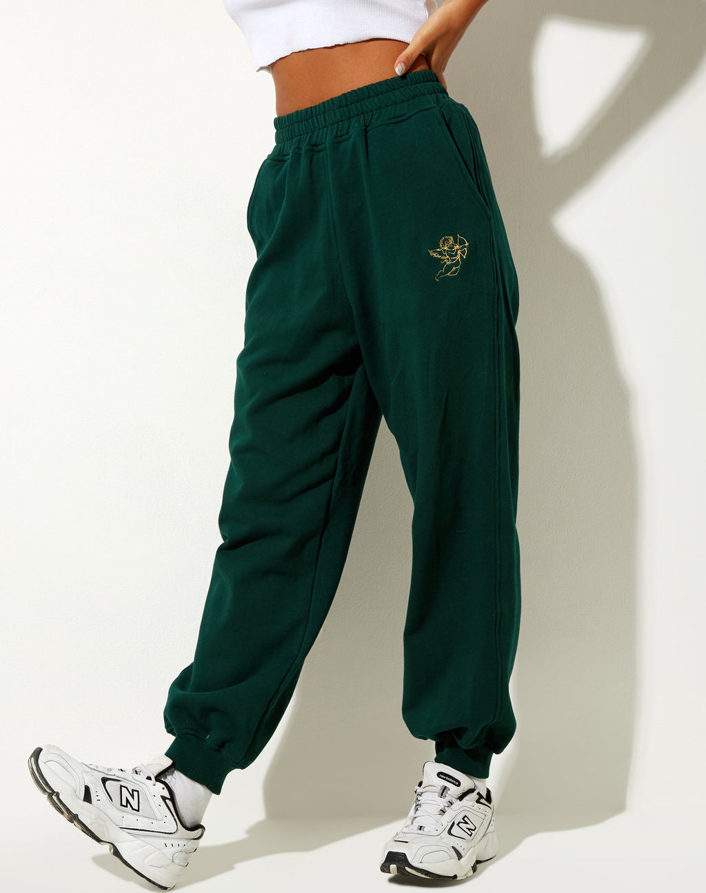 Roider Jogger in Flaschengrün Amor-Stickerei