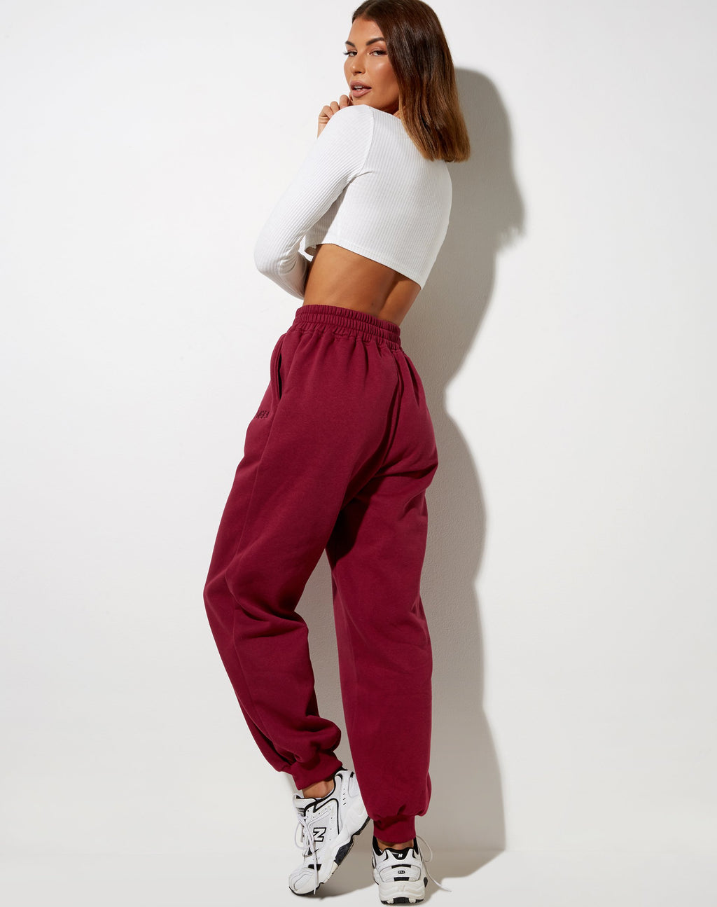 Roider Jogger in Burgund mit 'Angel'-Stickerei