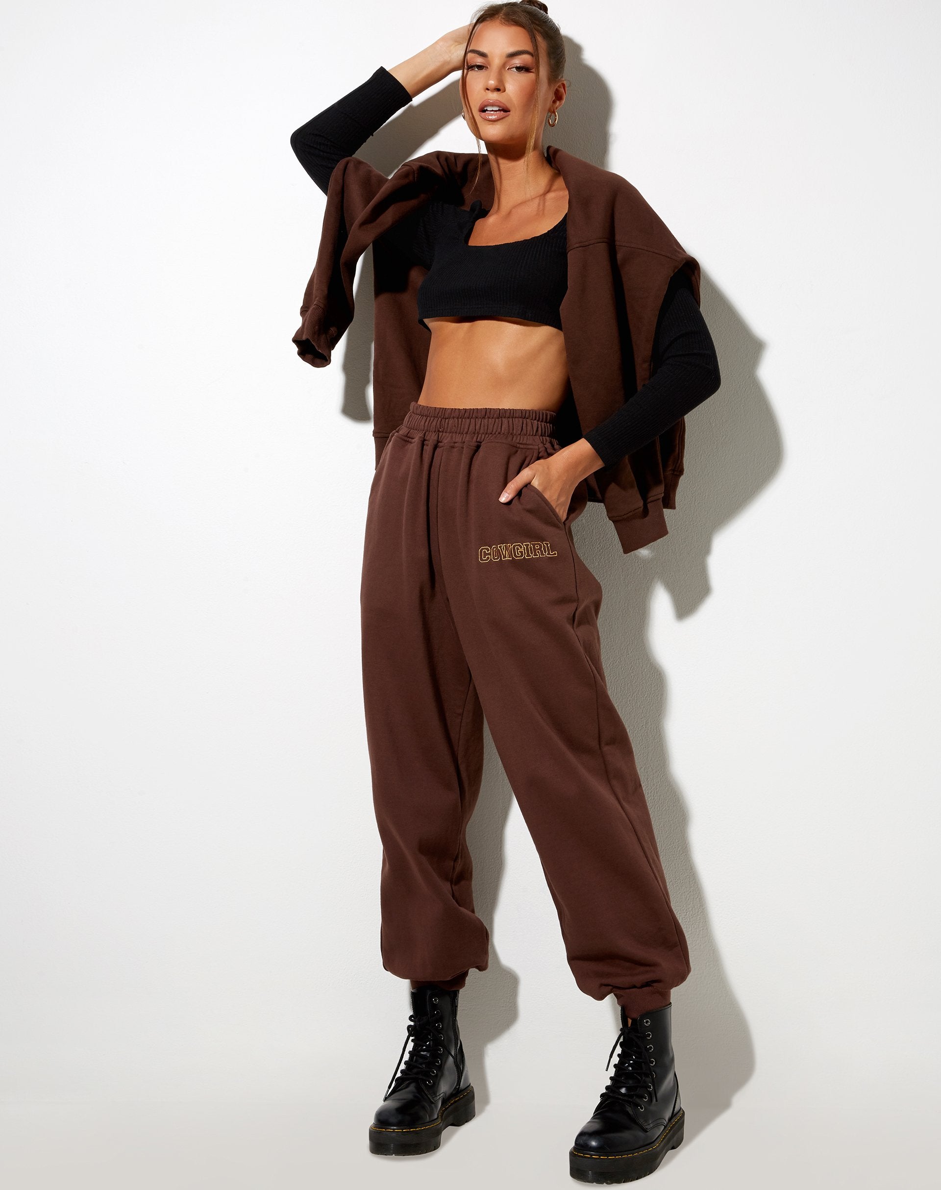 Bild von Roider Jogger in tiefem Mahagoni Cowgirl Gold Embro