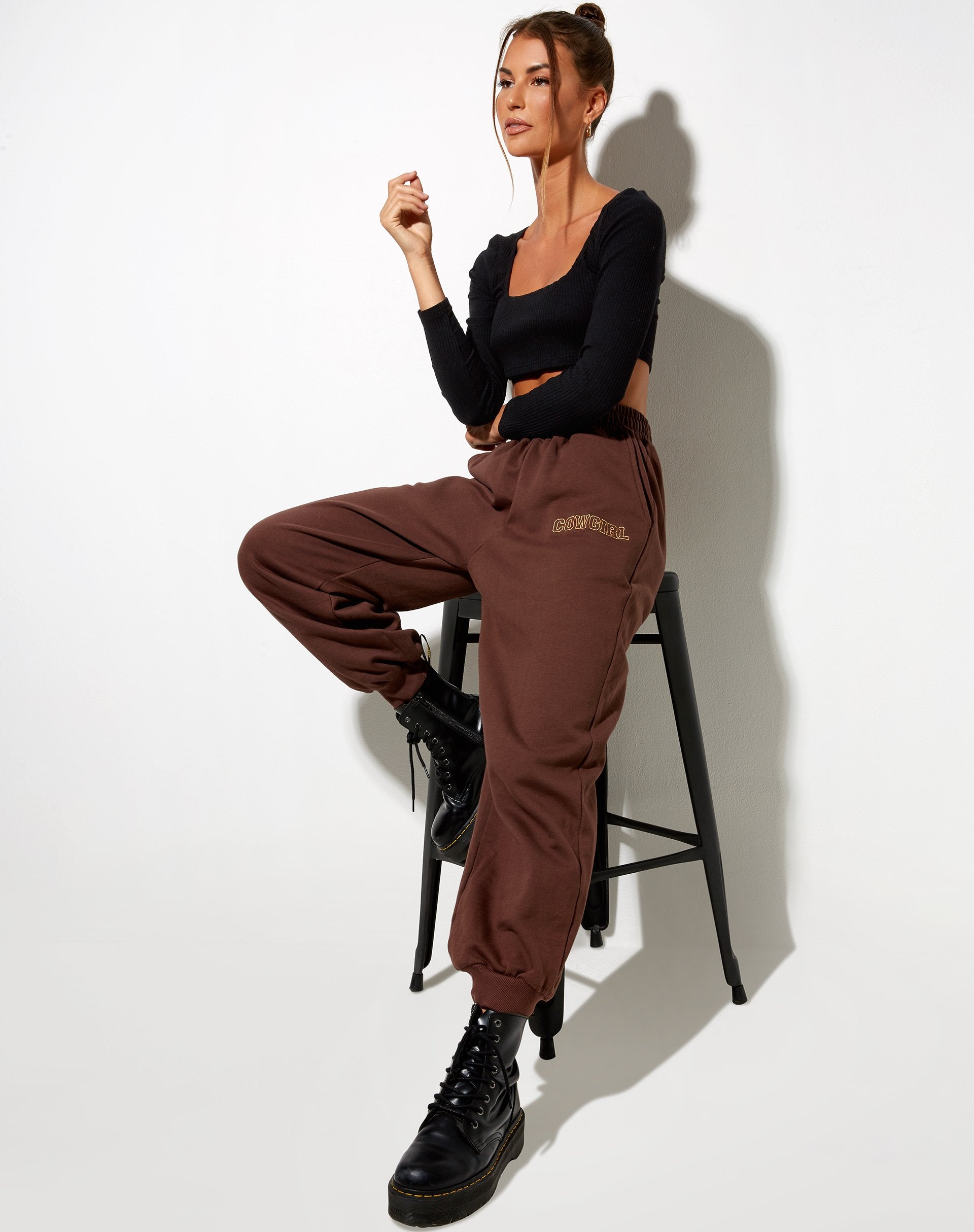 Bild von Roider Jogger in tiefem Mahagoni Cowgirl Gold Embro