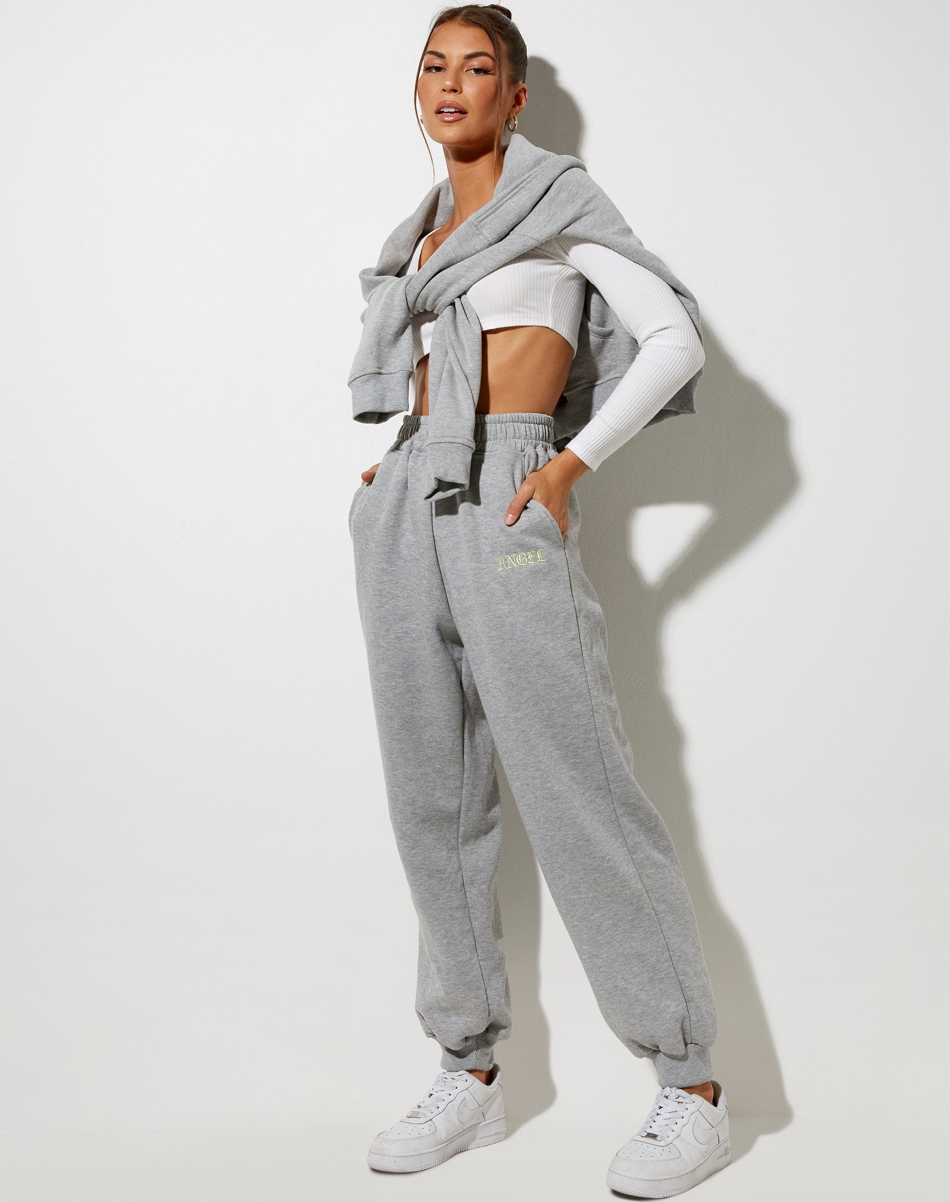 Bild von Roider Jogger in Greymarl mit Engelsstickerei in Lemon