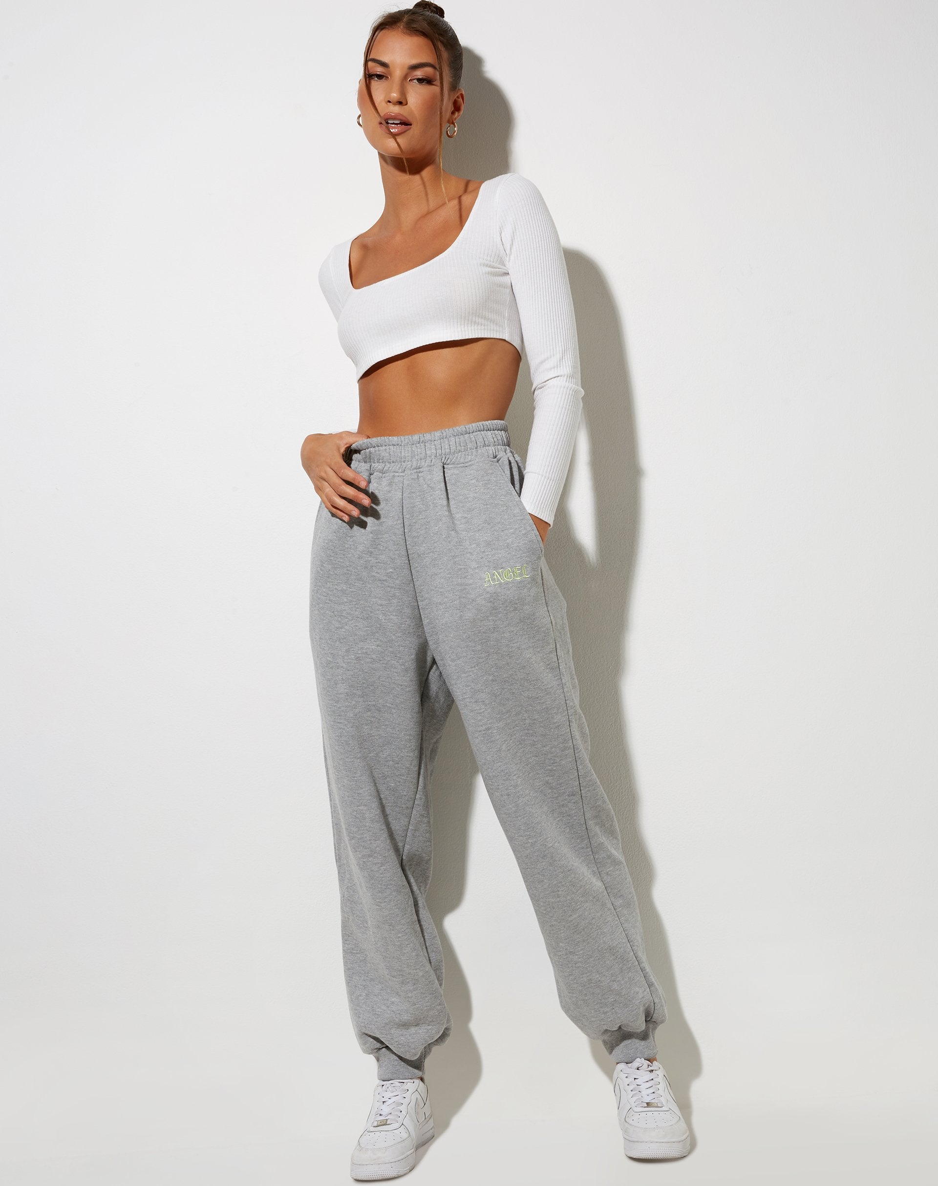 Bild von Roider Jogger in Greymarl mit Engelsstickerei in Lemon