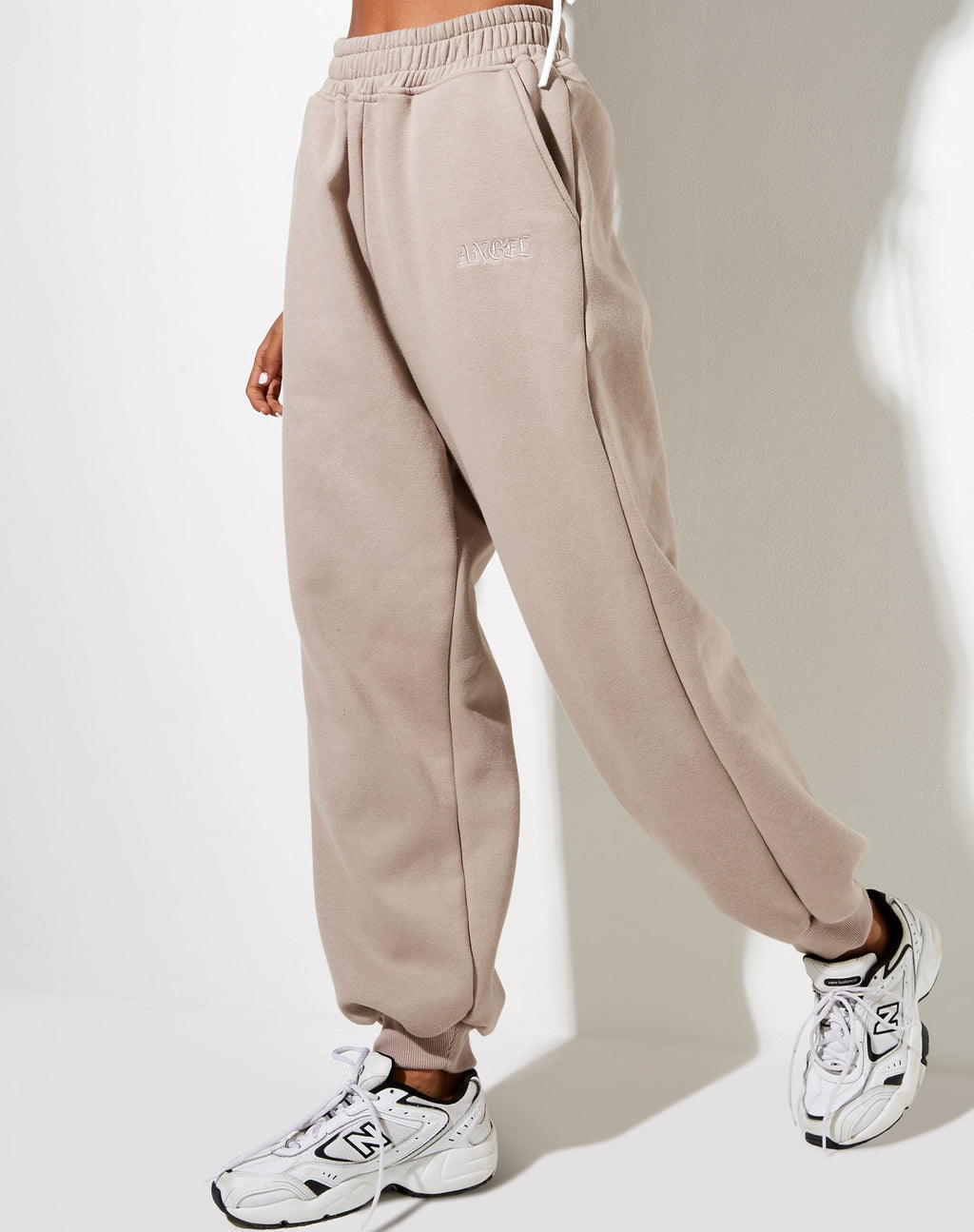 Roider Jogger in Mushroom 'Angel' Stickerei