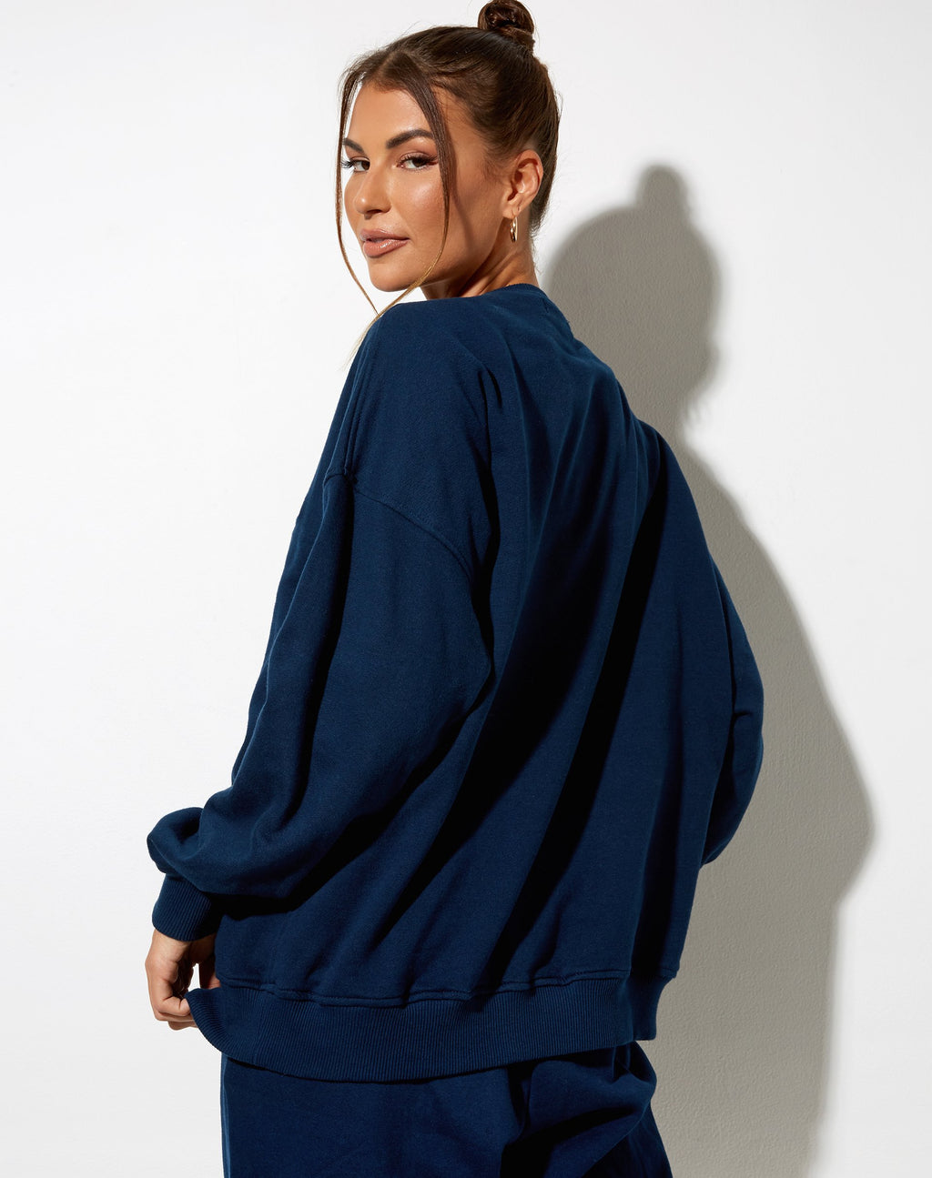 Glo Sweatshirt in Marineblau 'Angel' Stickerei in Gelb