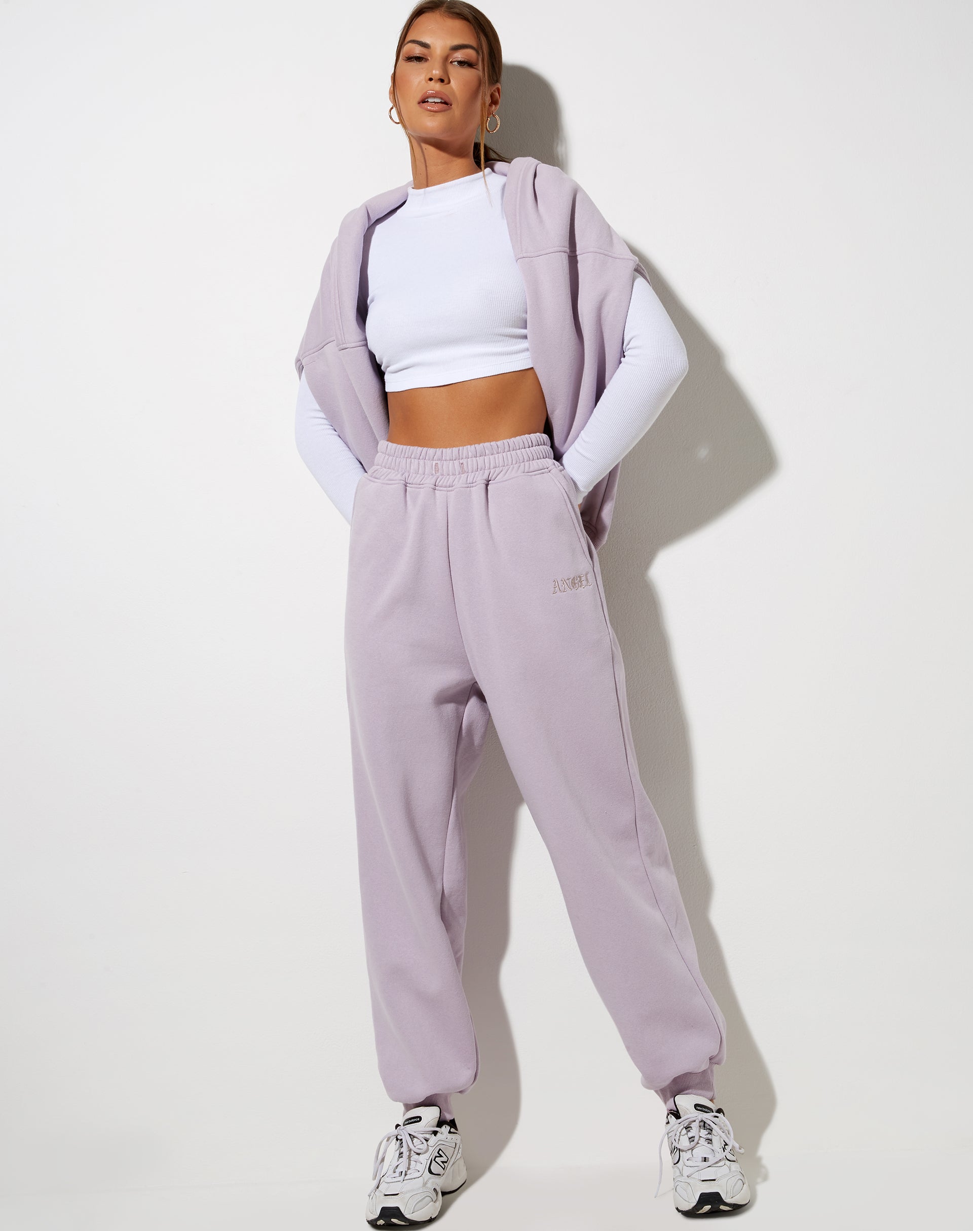 Bild von Roider Jogger in Violett mit Engelsstickerei