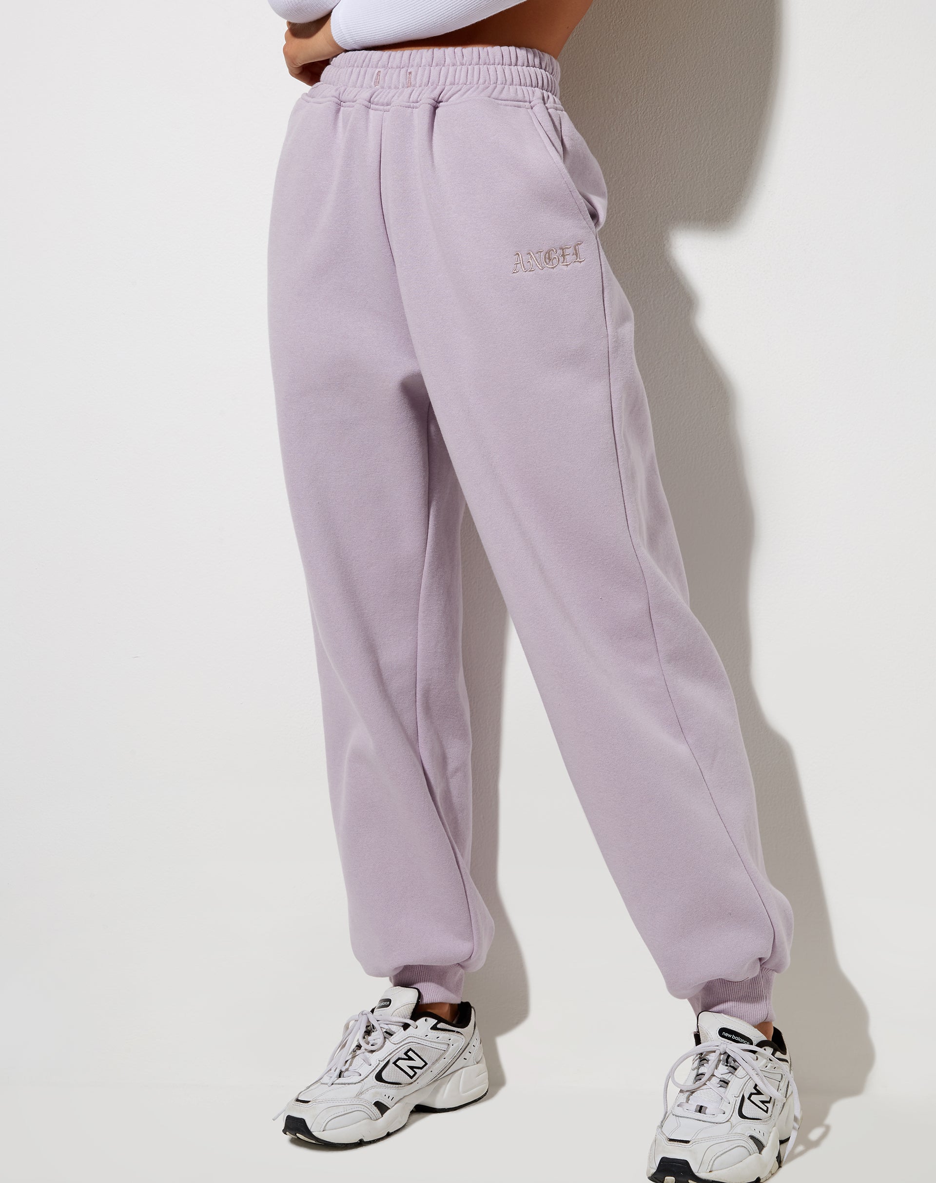 Bild von Roider Jogger in Violett mit Engelsstickerei