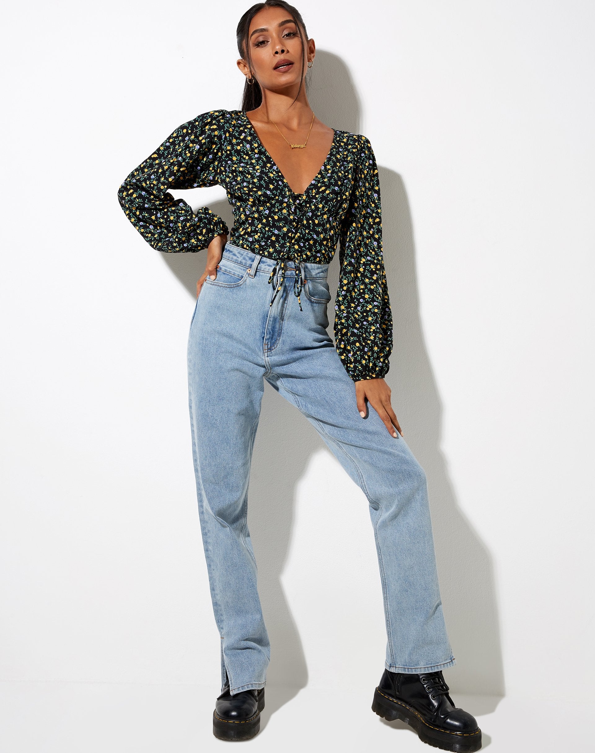 Image of Romina Top aus fließender Blume Schwarz