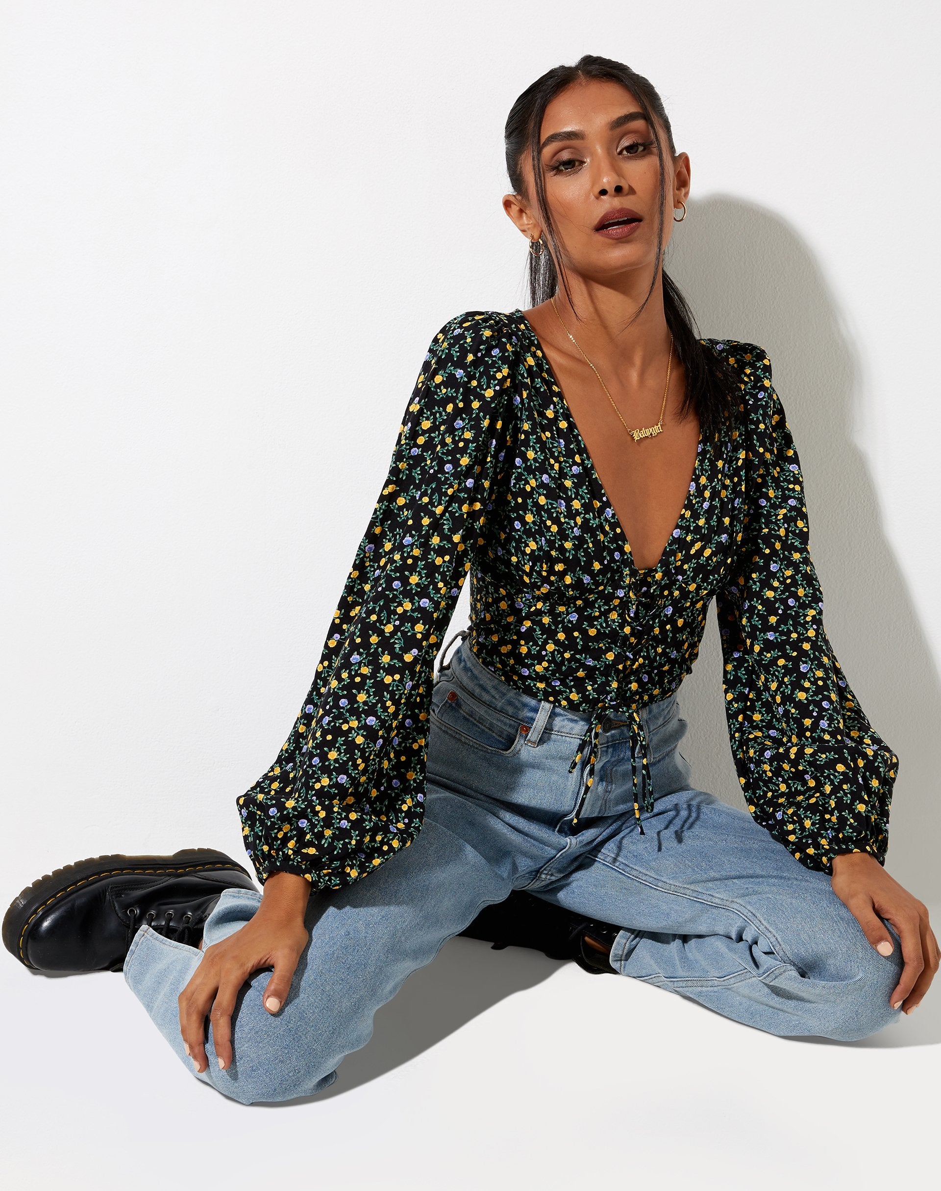 Image of Romina Top aus fließender Blume Schwarz