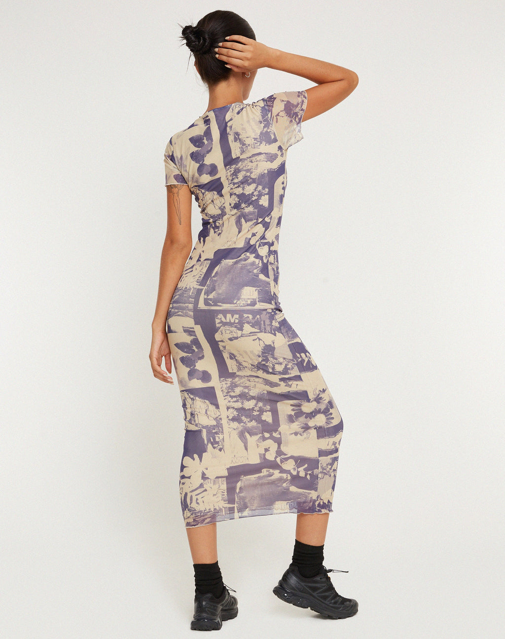 Roska Bedrucktes Midikleid aus Mesh in Collage Floral Shadow Violett
