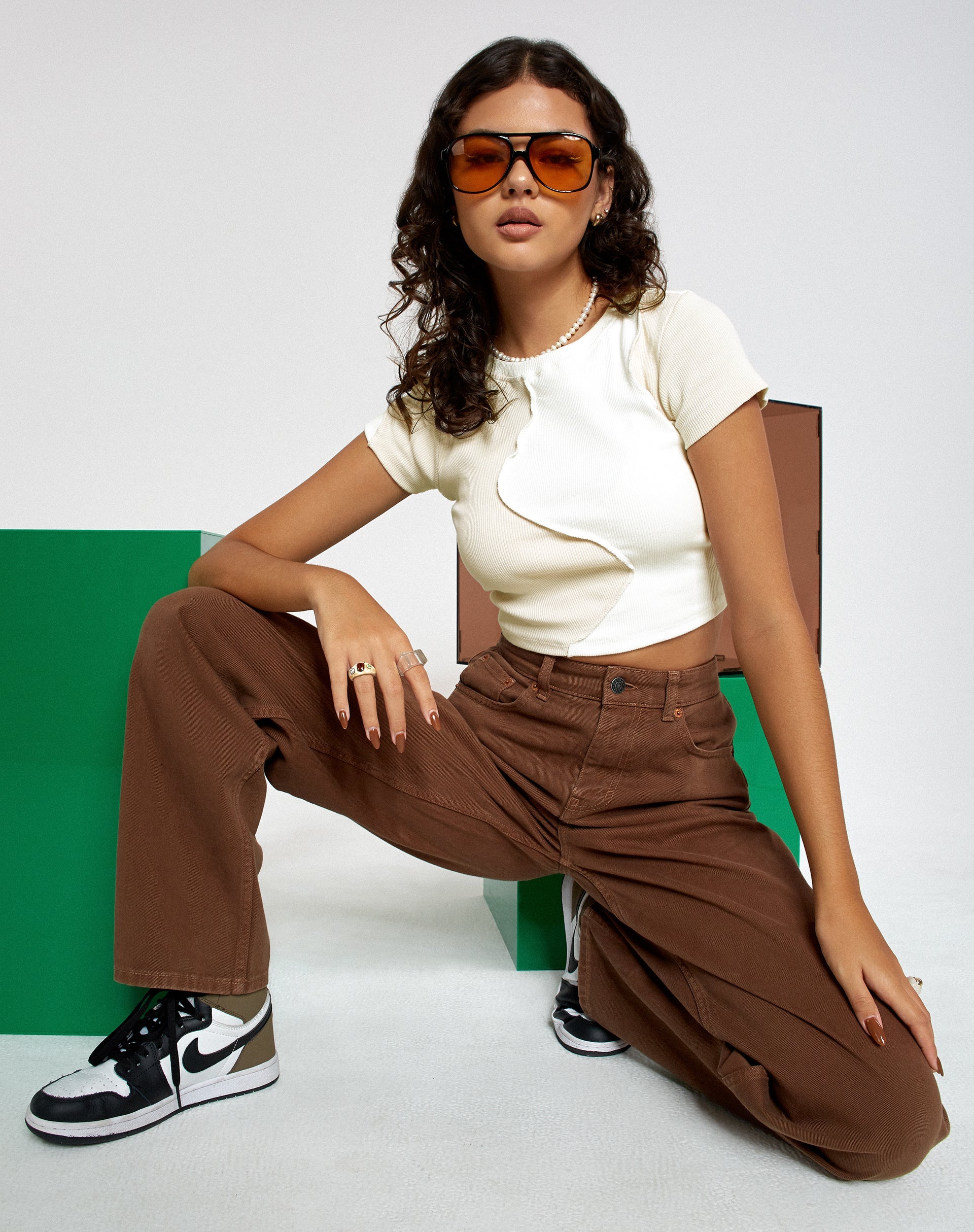 Image of Motel X Barbara Kristoffersen Ruta Crop Top in getäfeltem Elfenbein und Winterweiß