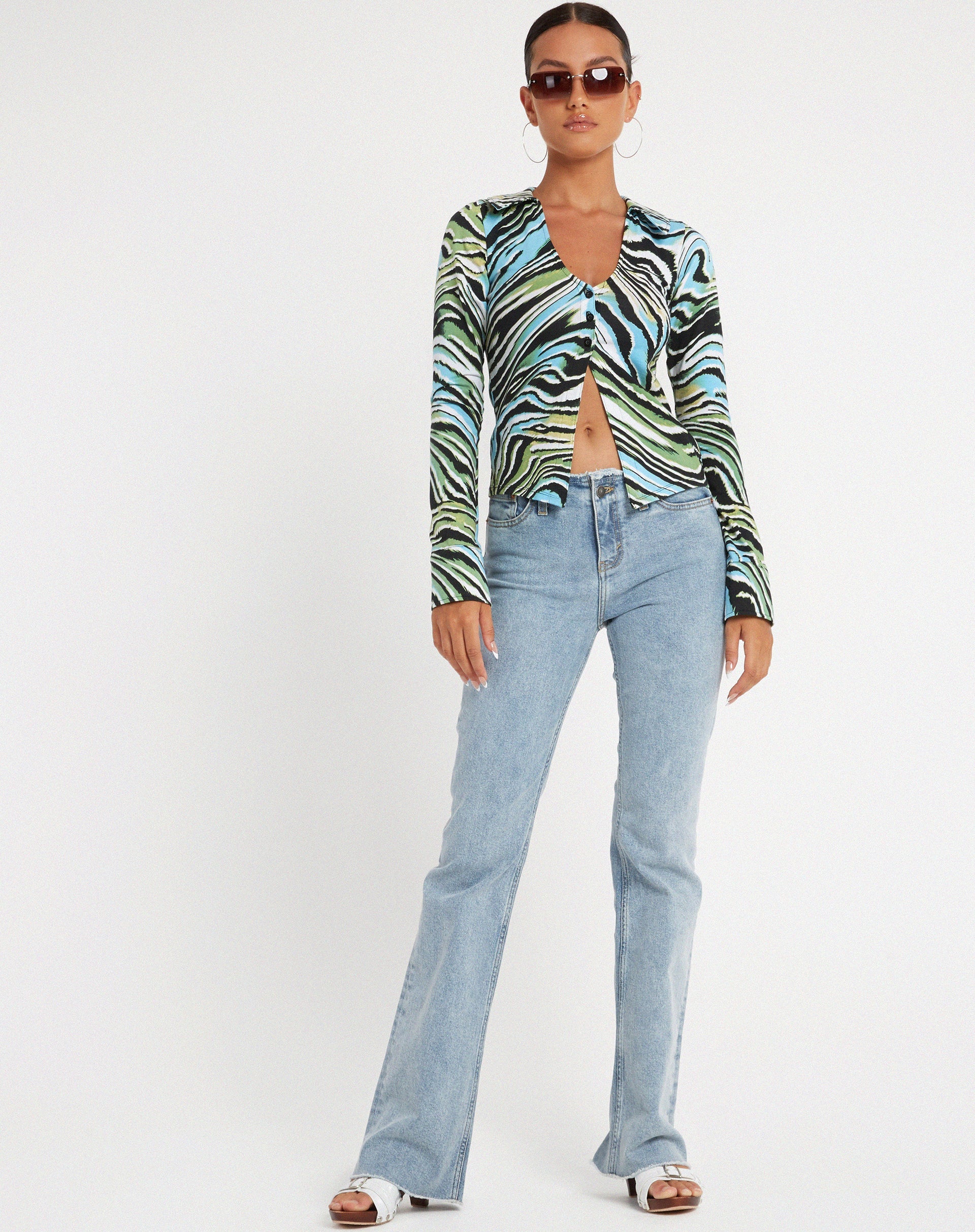 Bild von Ruth Shirt in Warped Zebra Blue