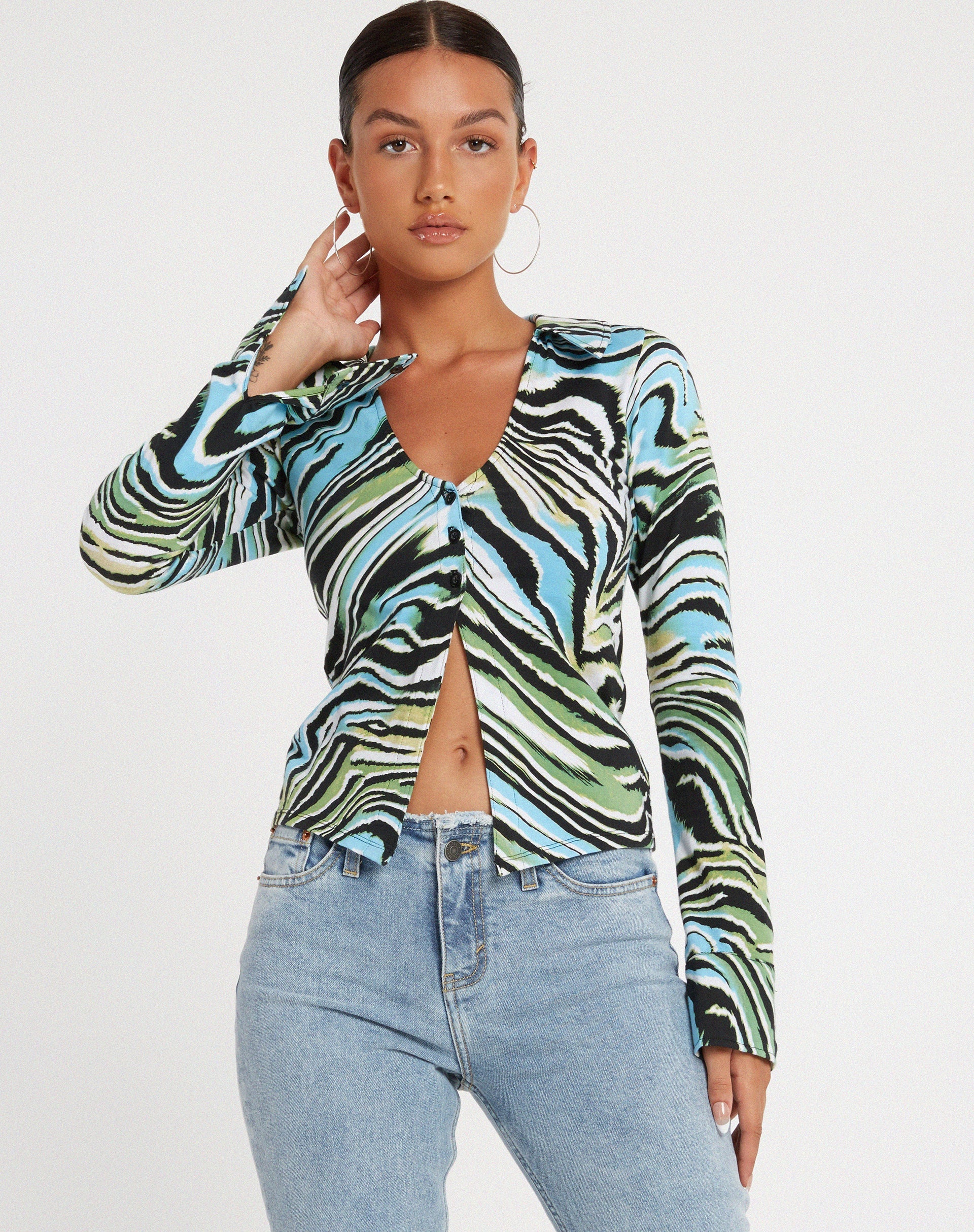 Bild von Ruth Shirt in Warped Zebra Blue