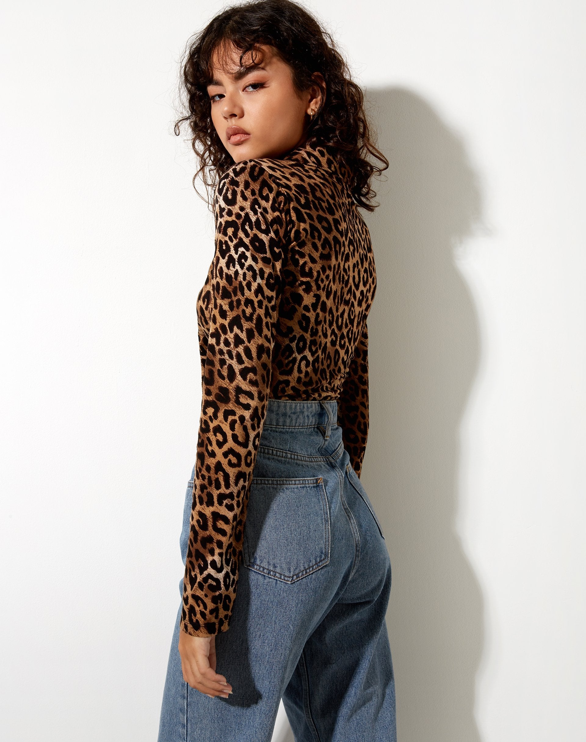 Bild von Ryals Crop Top in Nacht Leopard Braun