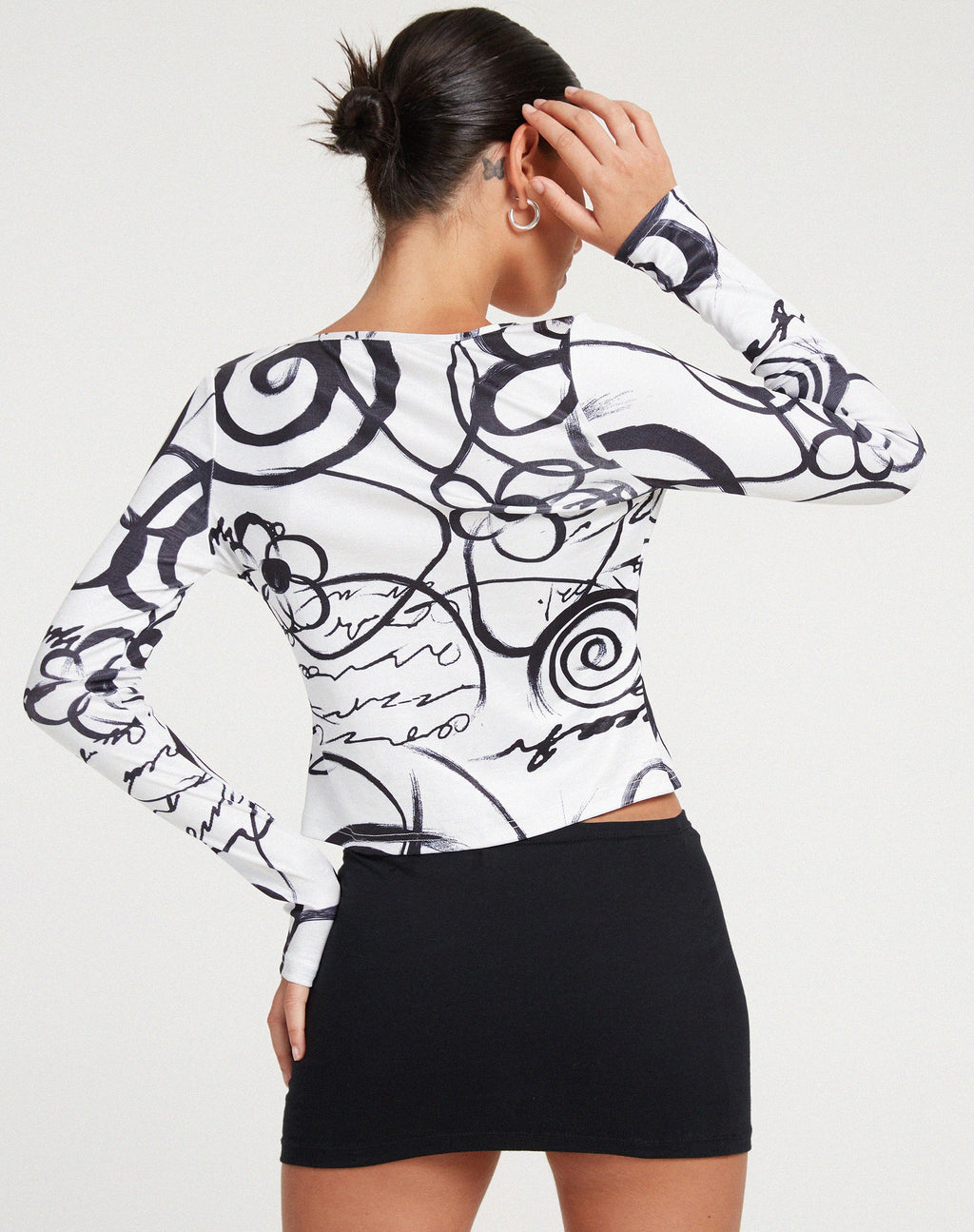 Sadiah Cardi in Mono Doodle Schwarz und Weiß