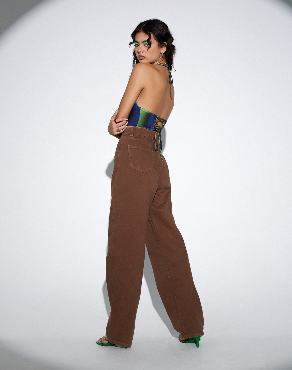 Parallele Jeans in sattem Braun