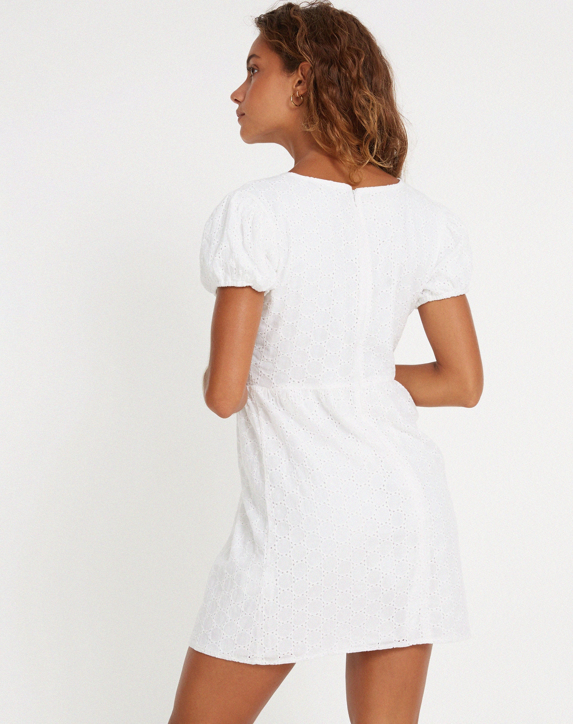 Abbildung von Sandira Minikleid in Weiß