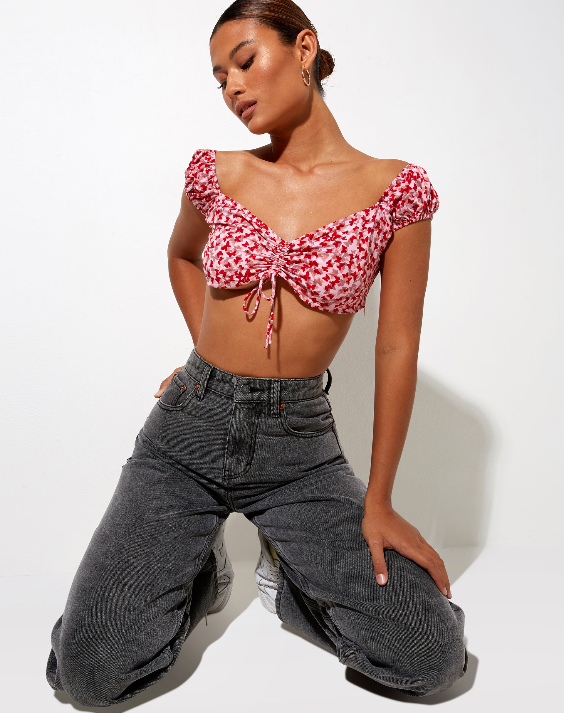 Bild von Sarae Crop Top in Ditsy Butterfly Pfirsich und Rot