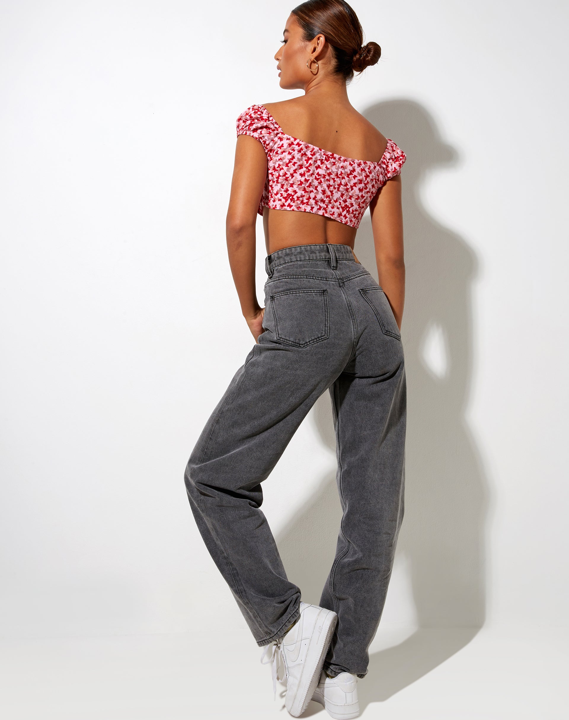 Bild von Sarae Crop Top in Ditsy Butterfly Pfirsich und Rot