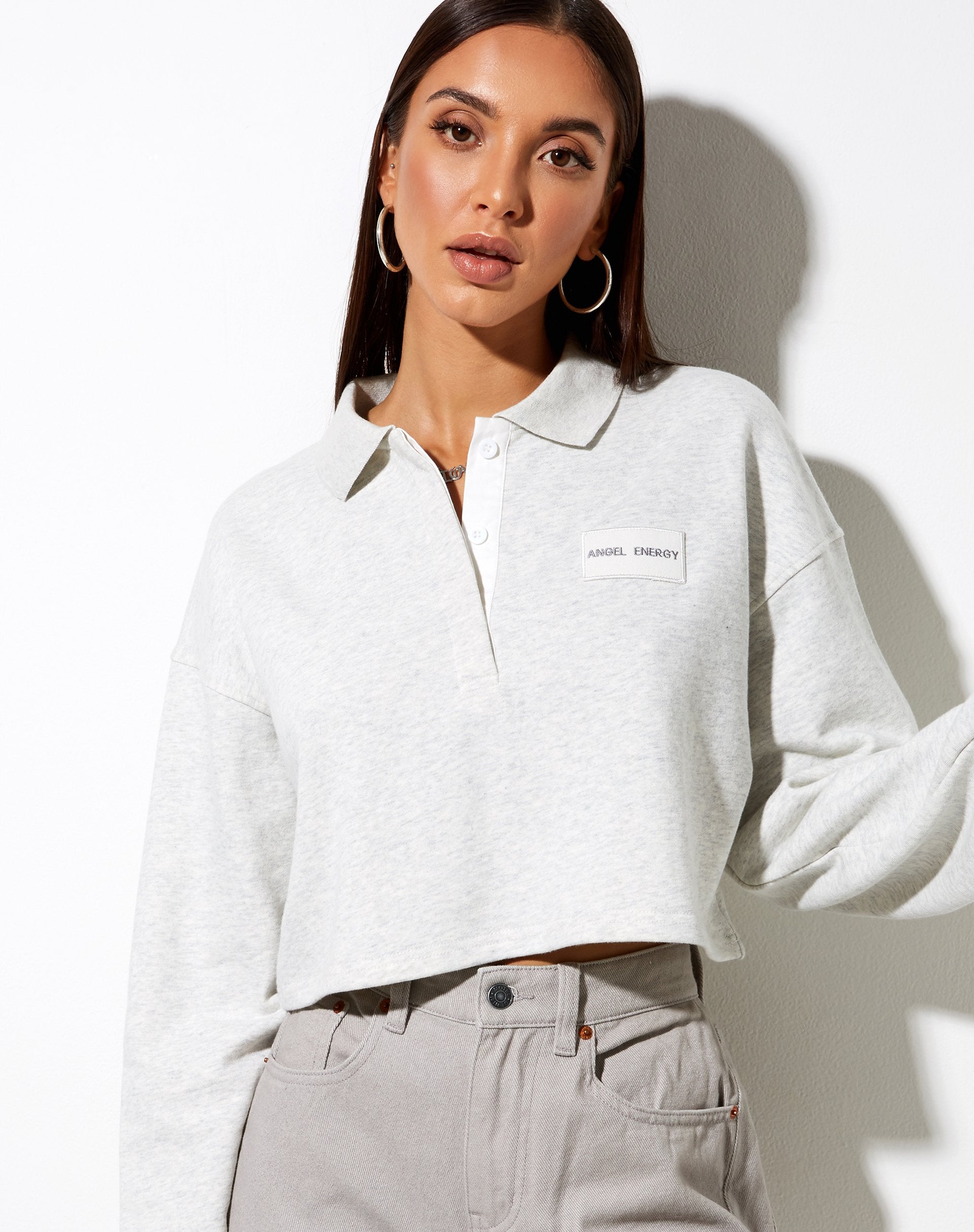 Bild von Saria Crop Top in grauer Waschung Angel Energy Label