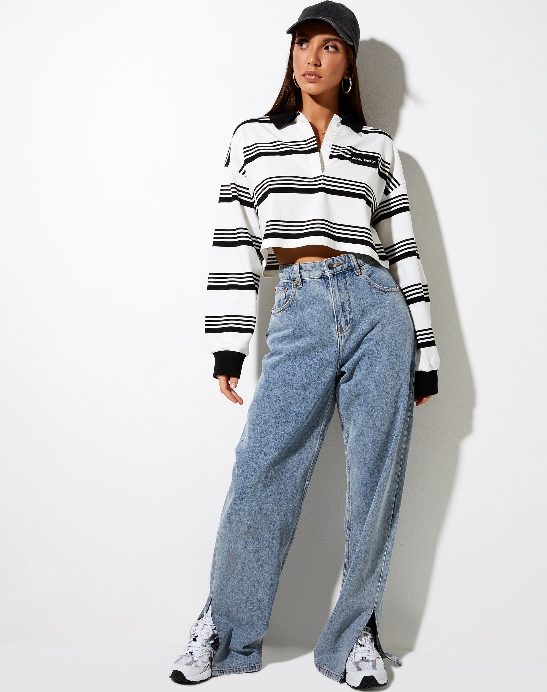 Bild von Saria Crop Top in Schwarz gestreift Angel Energy Label