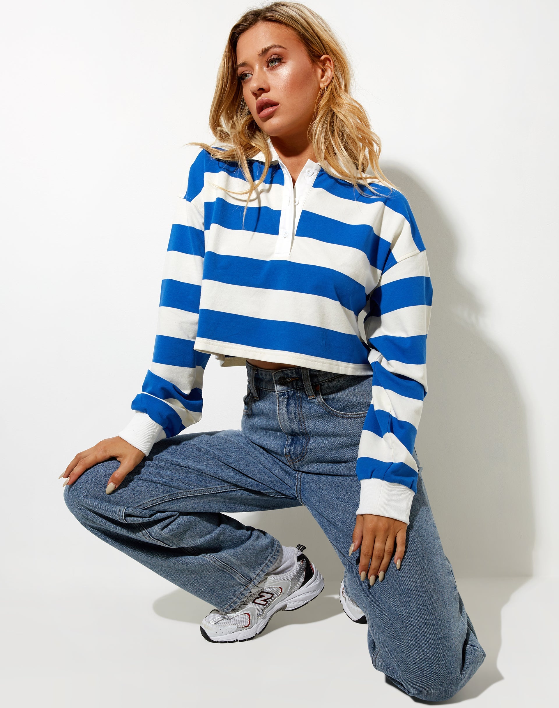 Image of Sarin Polo Top mit Streifen in Elfenbein und Blau